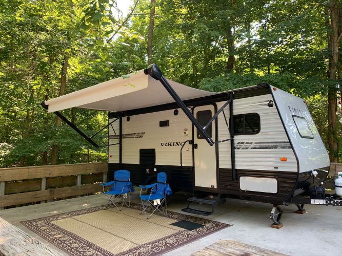 fully equipped trailer with pet-friendly policy; cross plains