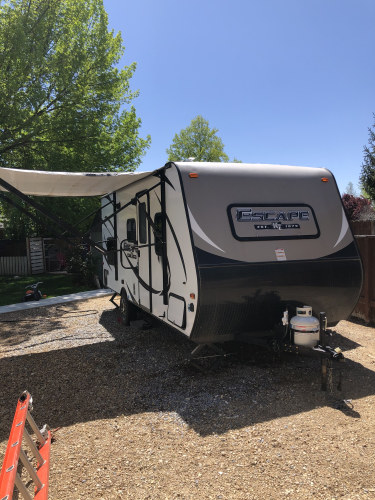 19 foot Escape camper trailer