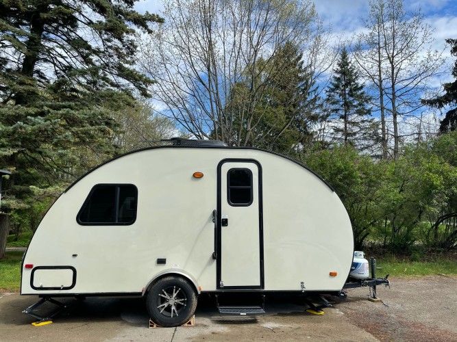 teardrop camper rental michigan | fully stocked trailer in ypsilanti for a family