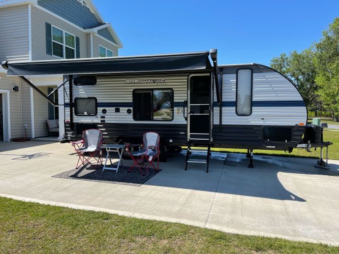 homey travel trailer with two propane tanks, eglin afb