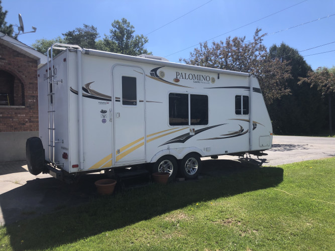 clean and cozy little camper, garson