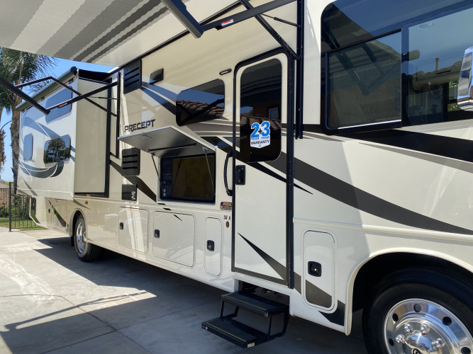 10 Best Luxury Motorhomes In Los Angeles, California Updated 2024