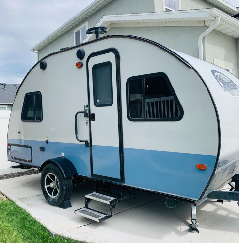 teardrop trailer rental utah | luxurious pet-friendly trailer in vineyard