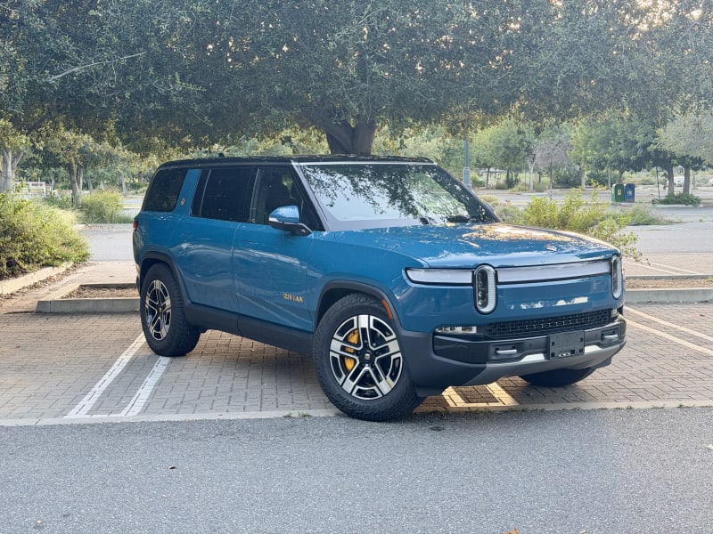 Oceanspray, 2022 Rivian R1S rental in Burbank & Los Angeles