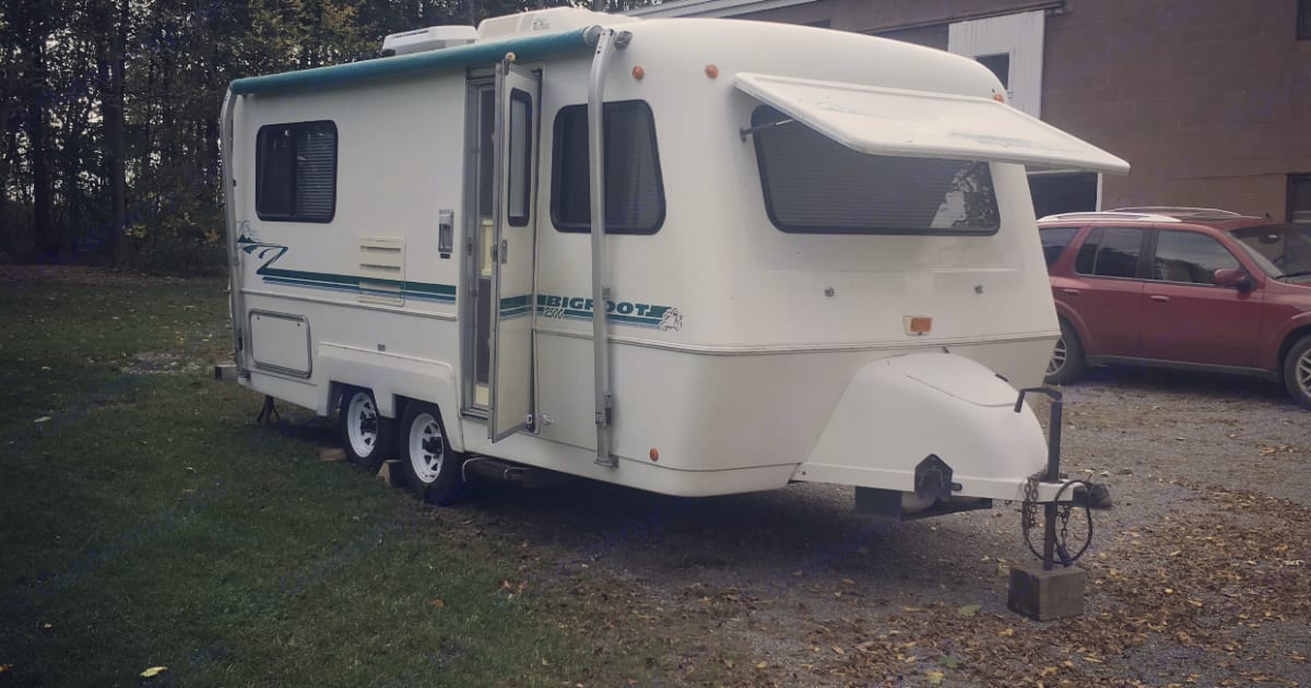 2000 Bigfoot 2500 Trailer Rental in Reading, VT Outdoorsy