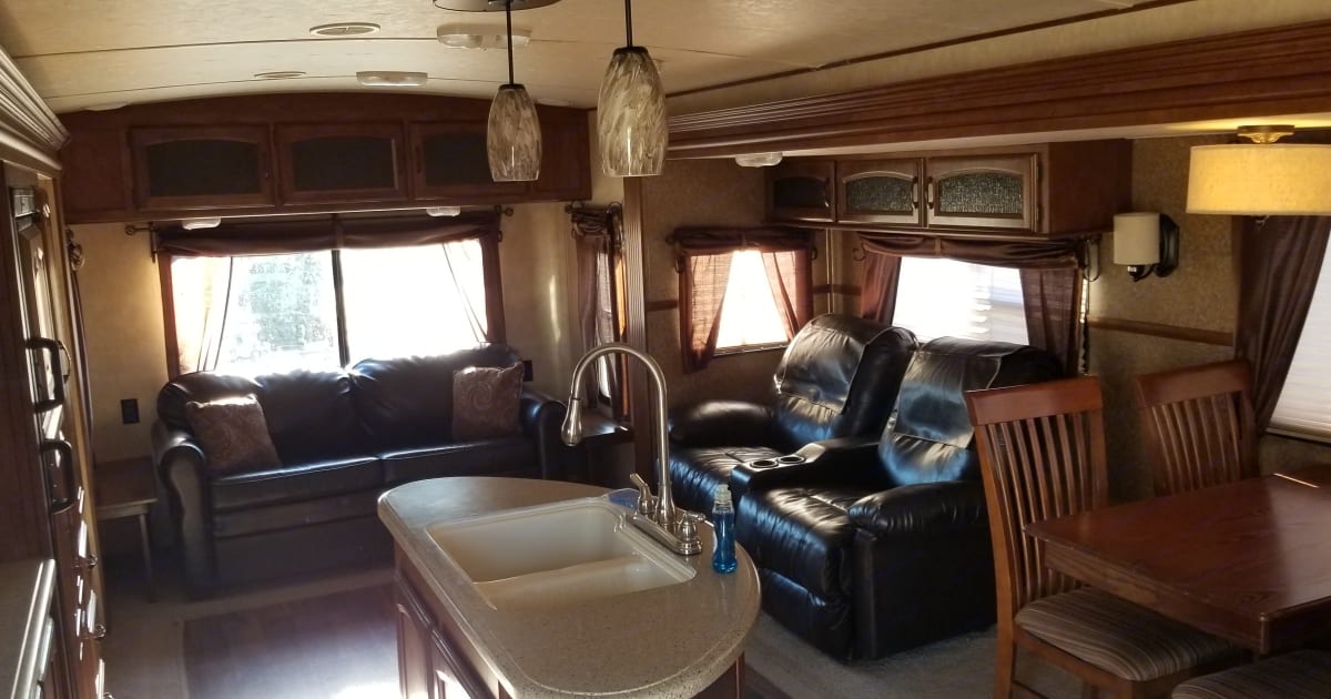 Photos 2015 Forest River Salem Hemisphere Lite 272RLIS Trailer Rental