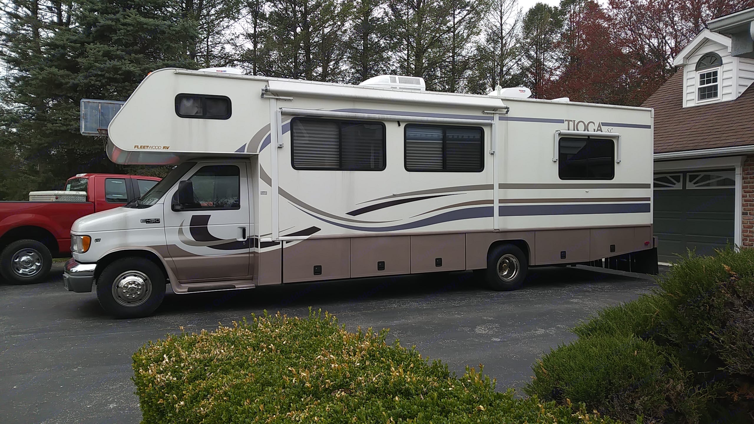 2000 Ford Tioga Class C Rental in Thomasville, PA | Outdoorsy