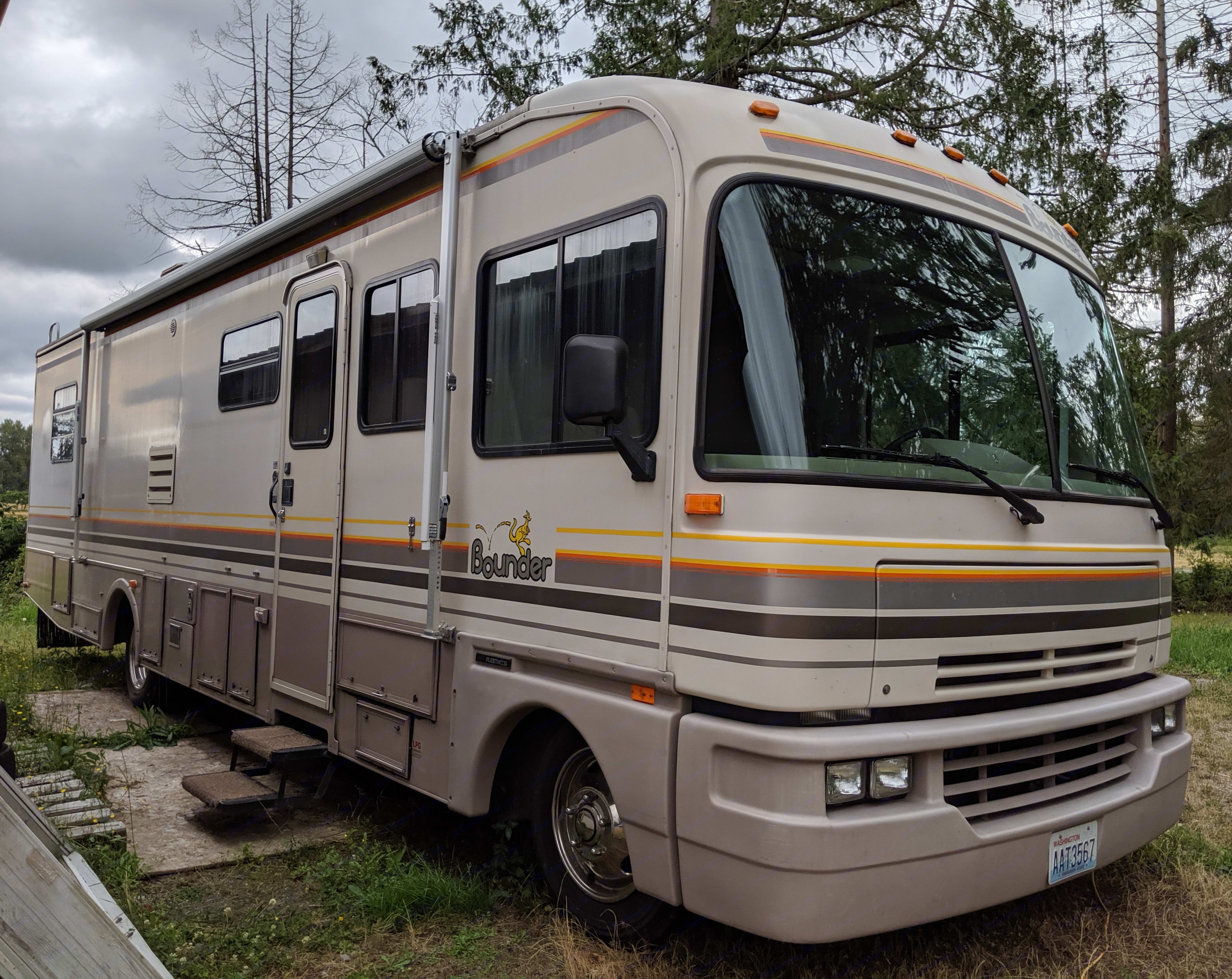 1993 Fleetwood Bounder Class A Rental in Bow, WA | Outdoorsy