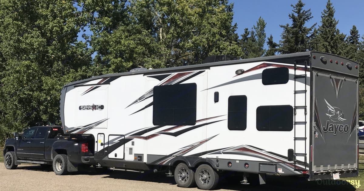 2015 Jayco Seismic Motor Home Toy Hauler Rental in Ardrossan, AB Outdoorsy