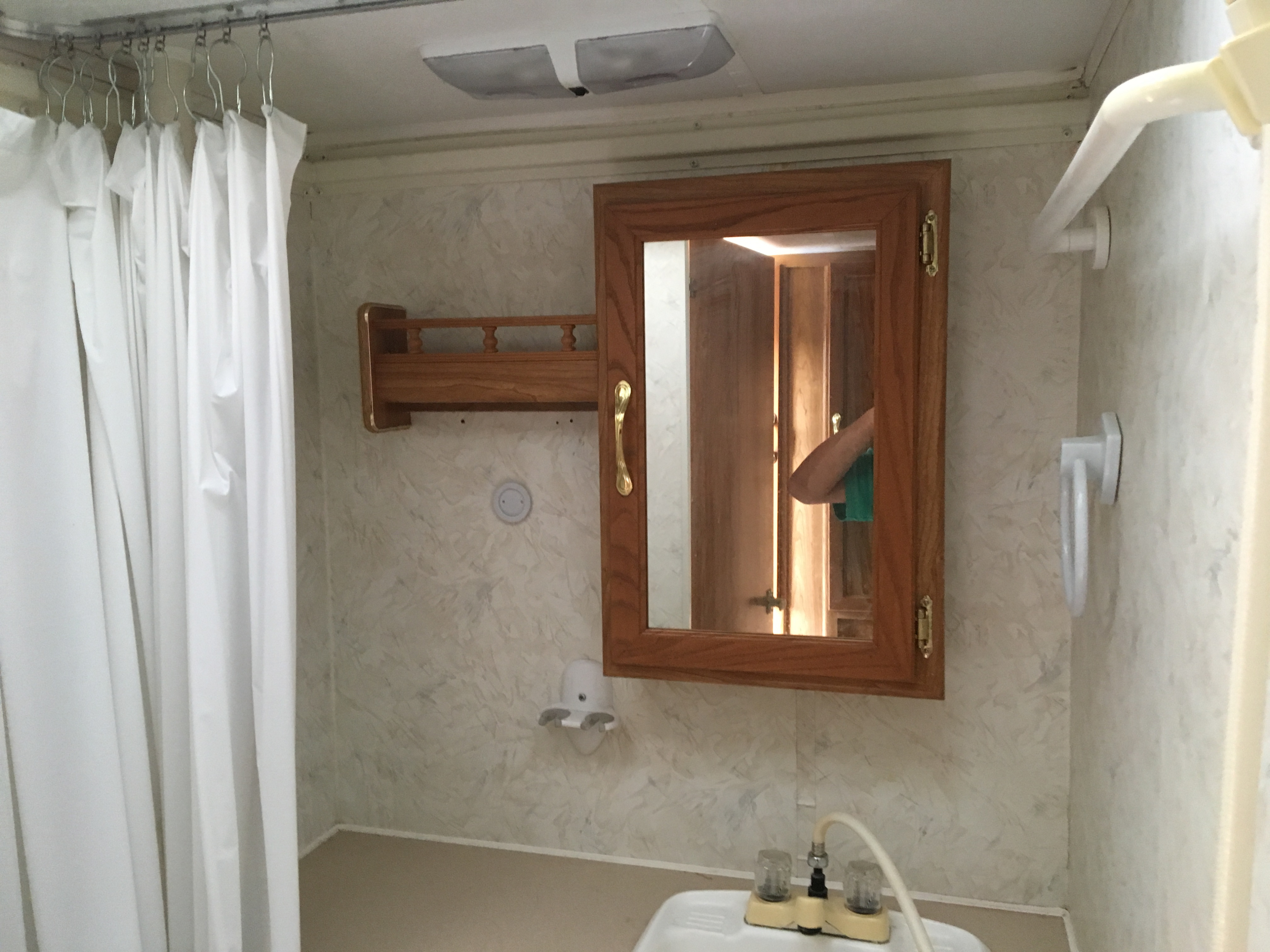 2001 Palomino Bronco Truck Camper Rental in Muleshoe, TX Outdoorsy