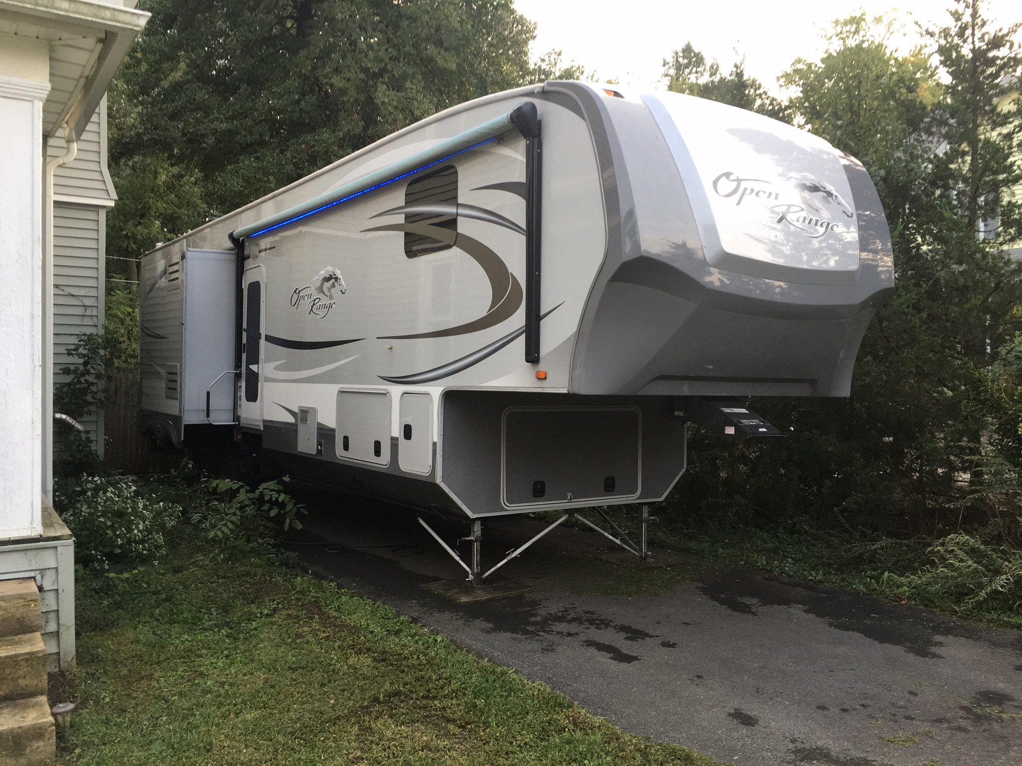 Fifth-wheel RV Rental 