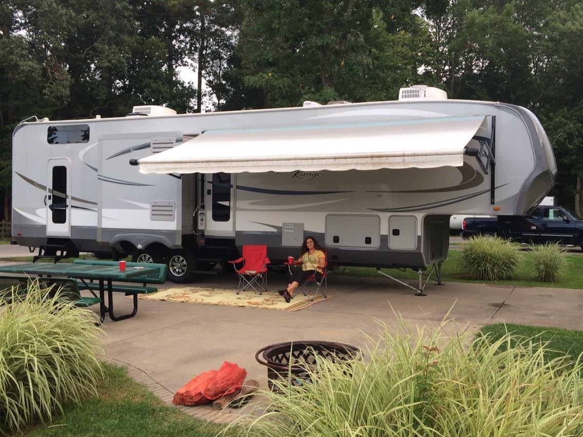 Fifth-wheel RV Rental 