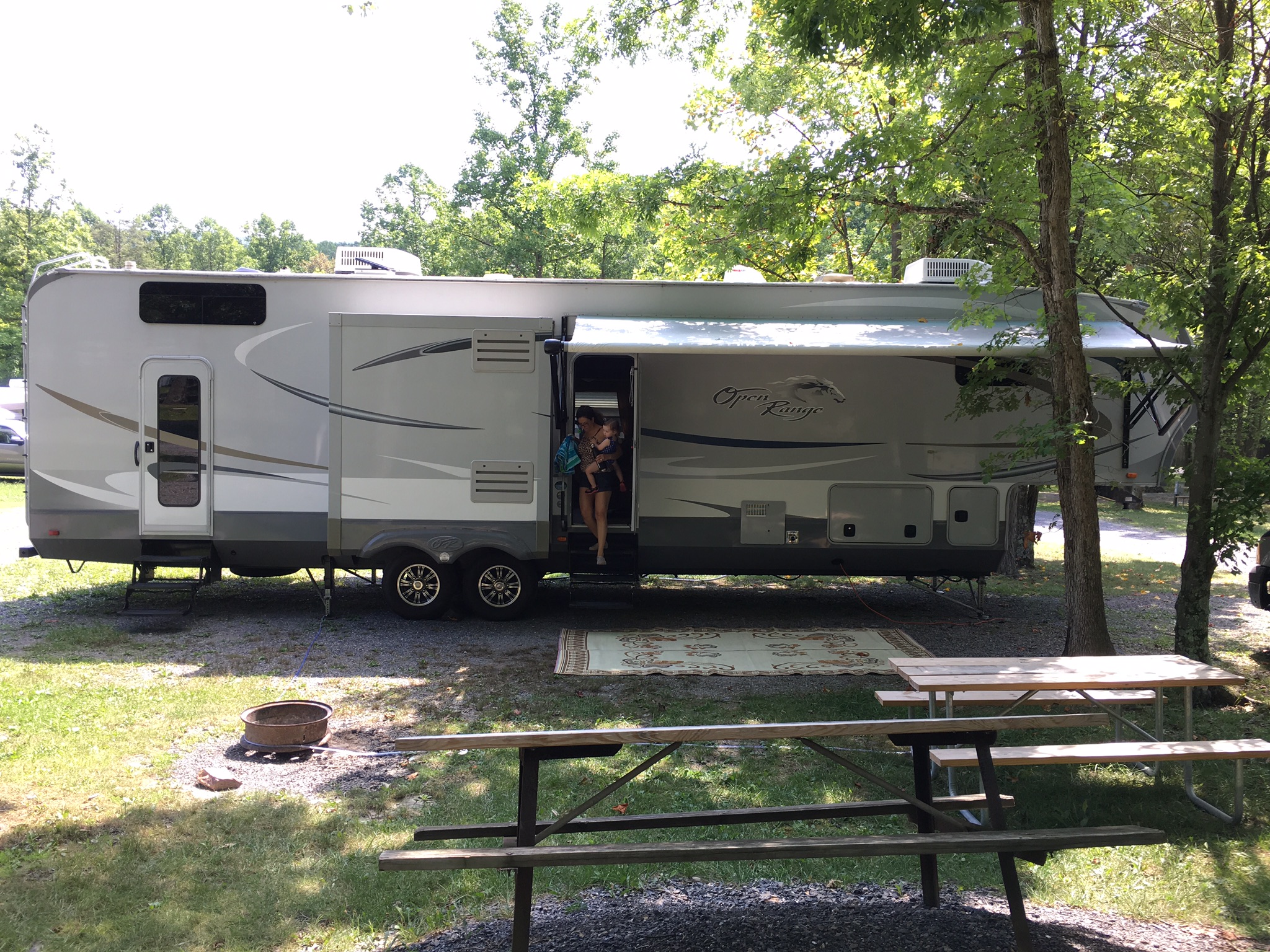 Fifth-wheel RV Rental 