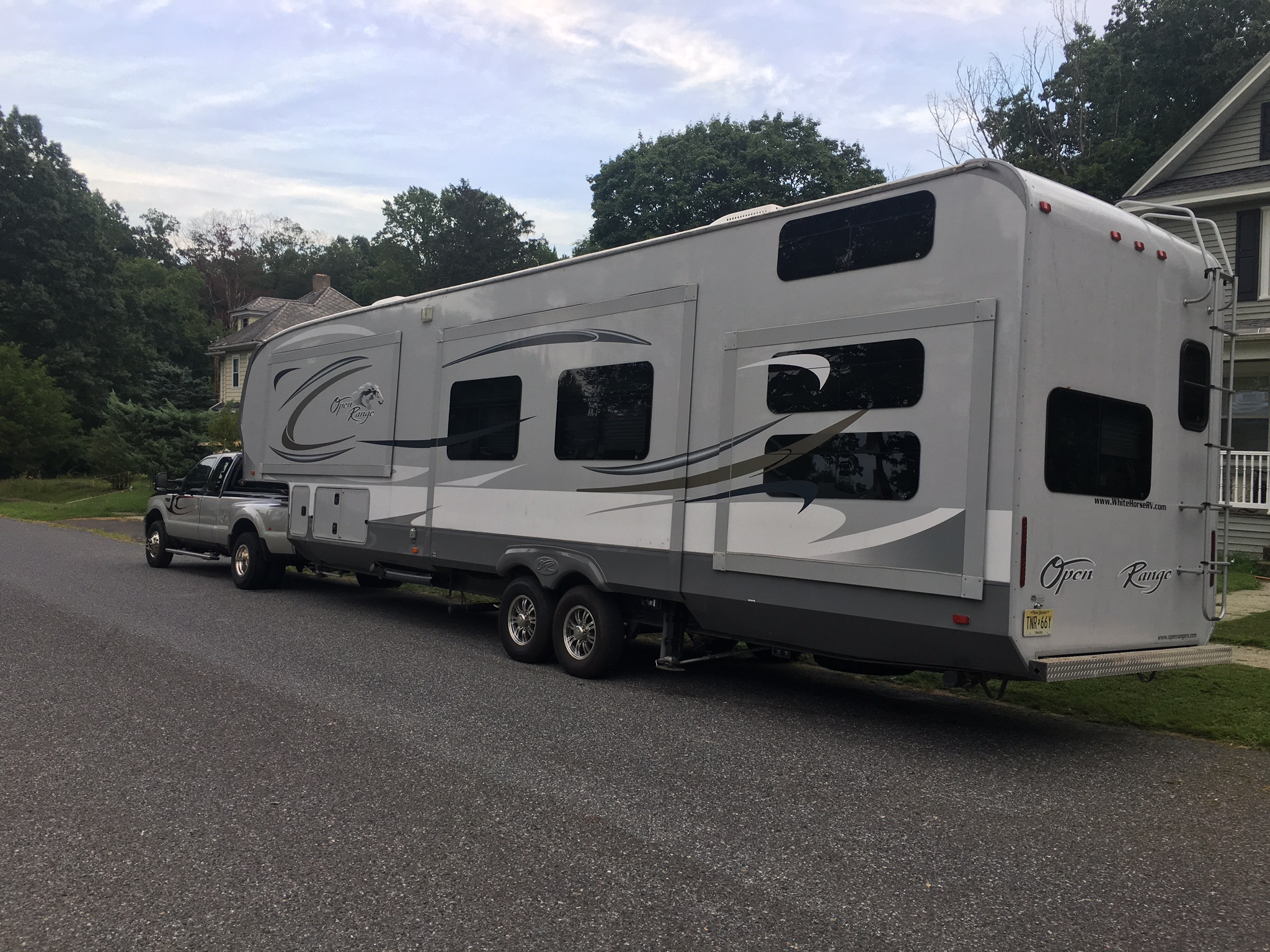 Fifth-wheel RV Rental 