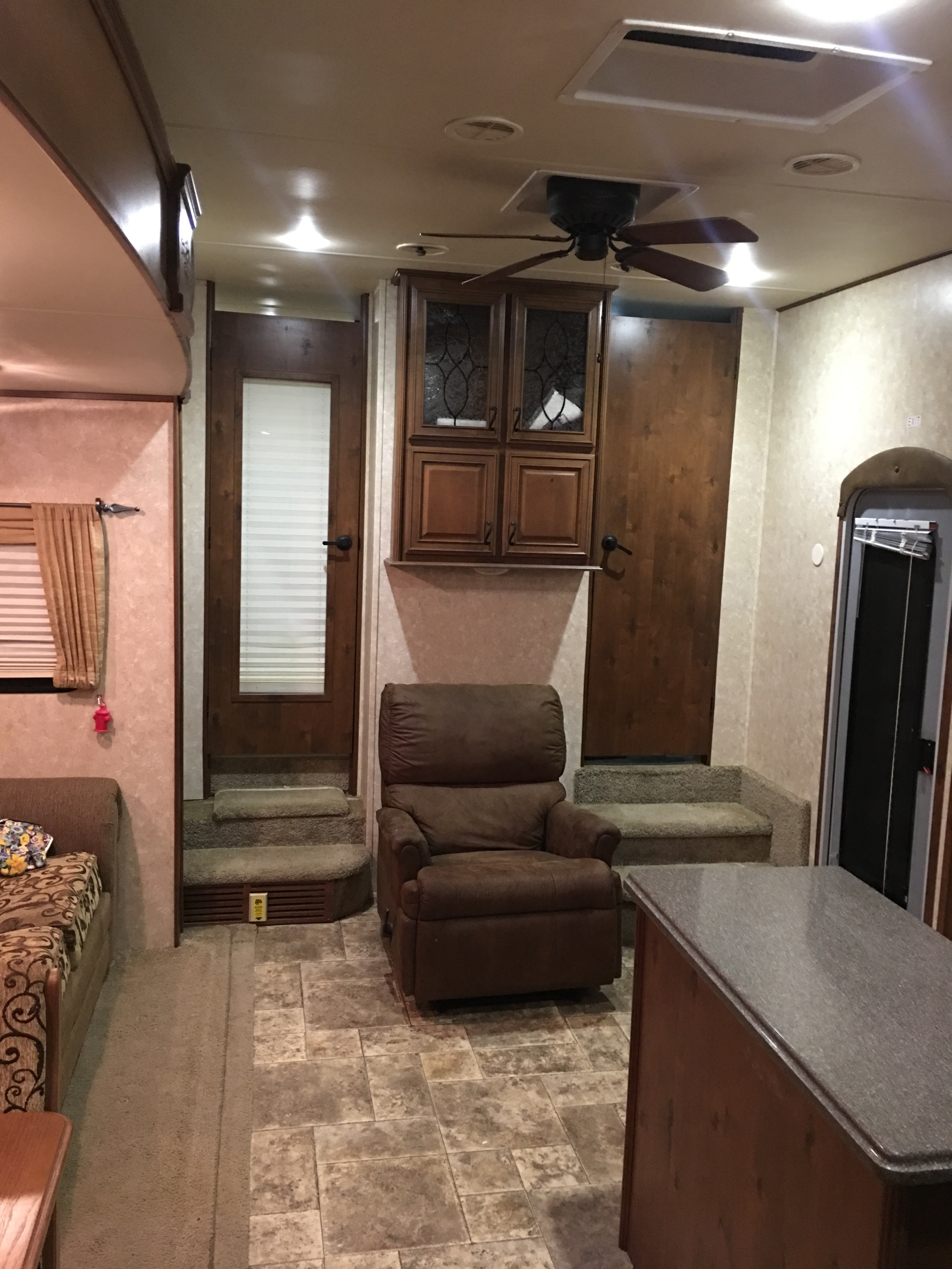 Fifth-wheel RV Rental 