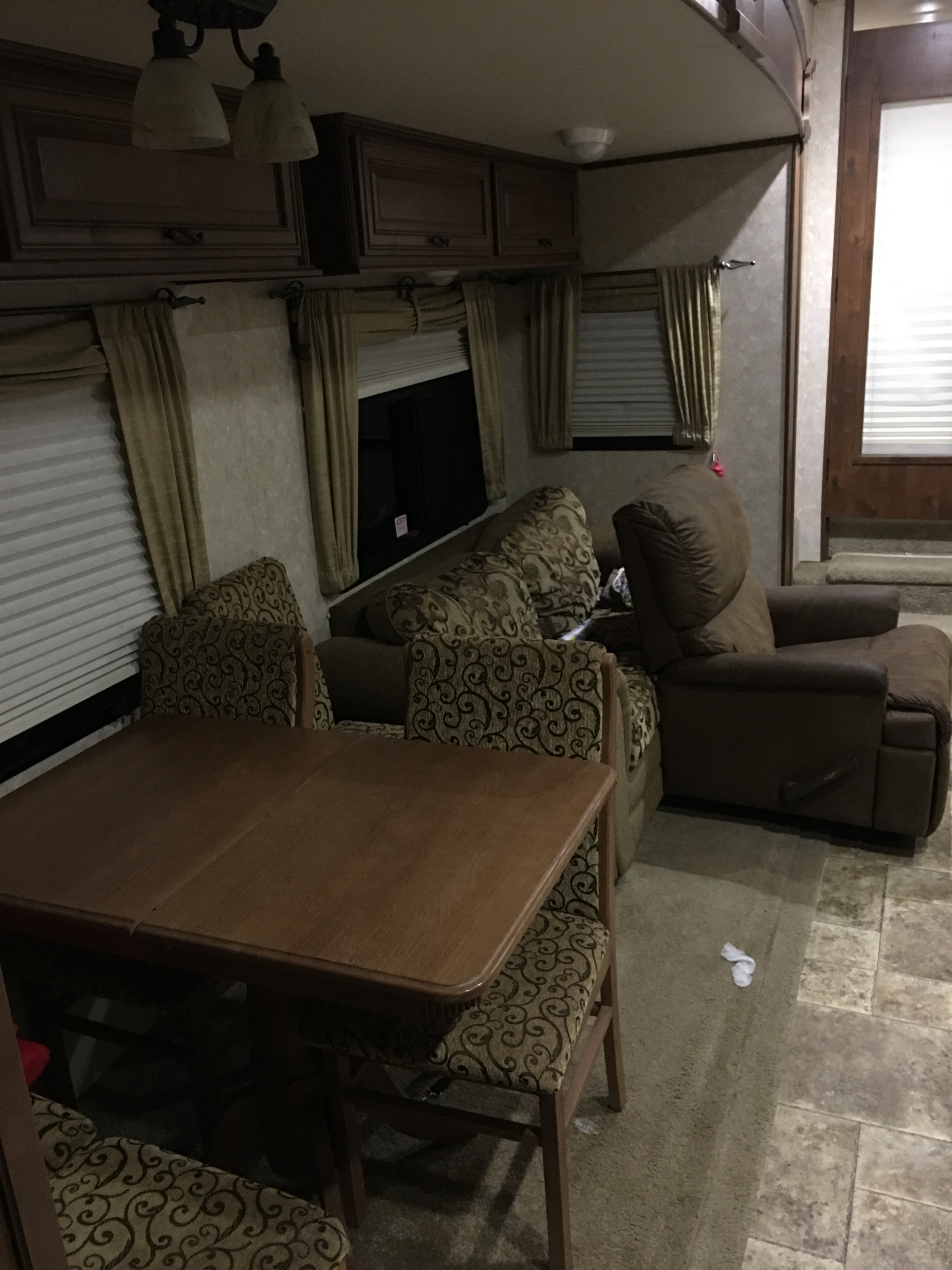 Fifth-wheel RV Rental 