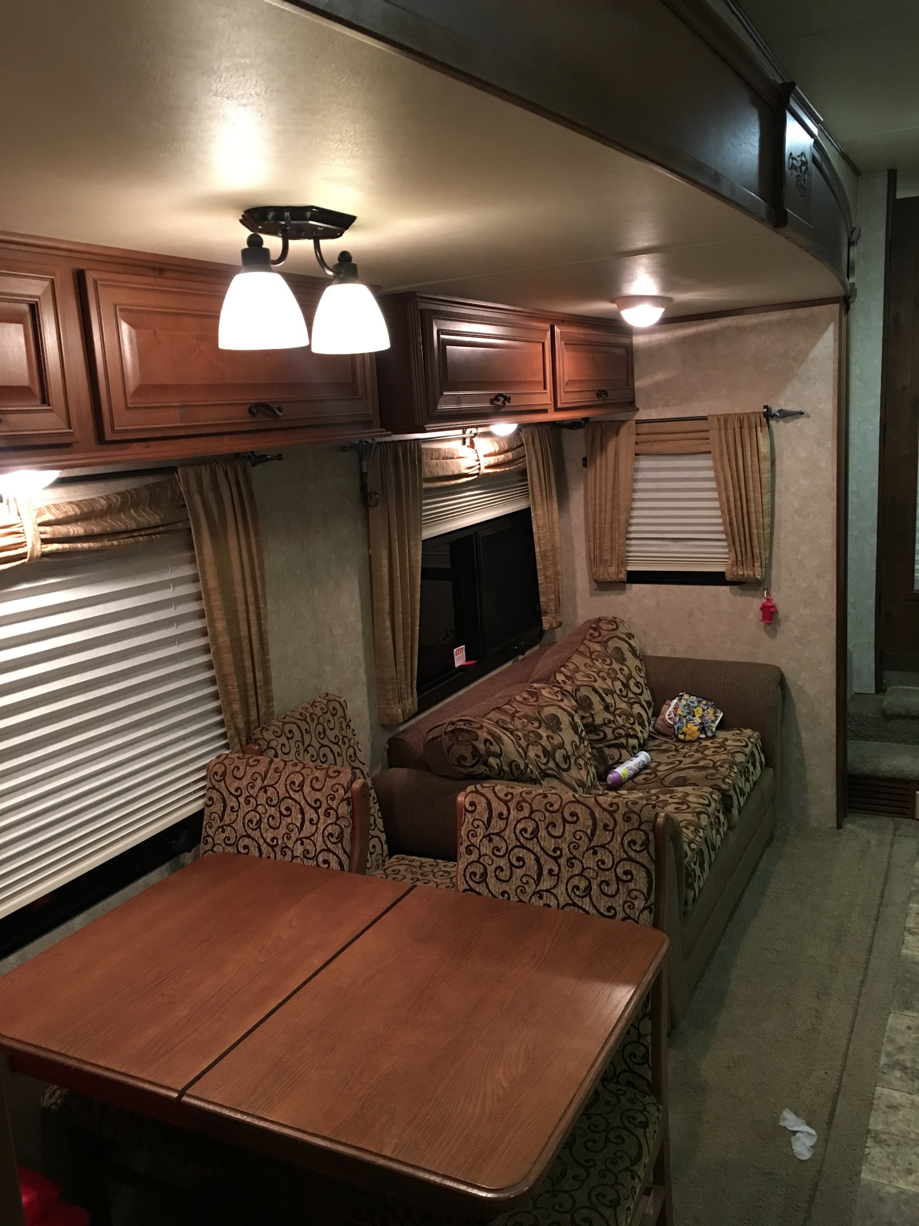 Fifth-wheel RV Rental 