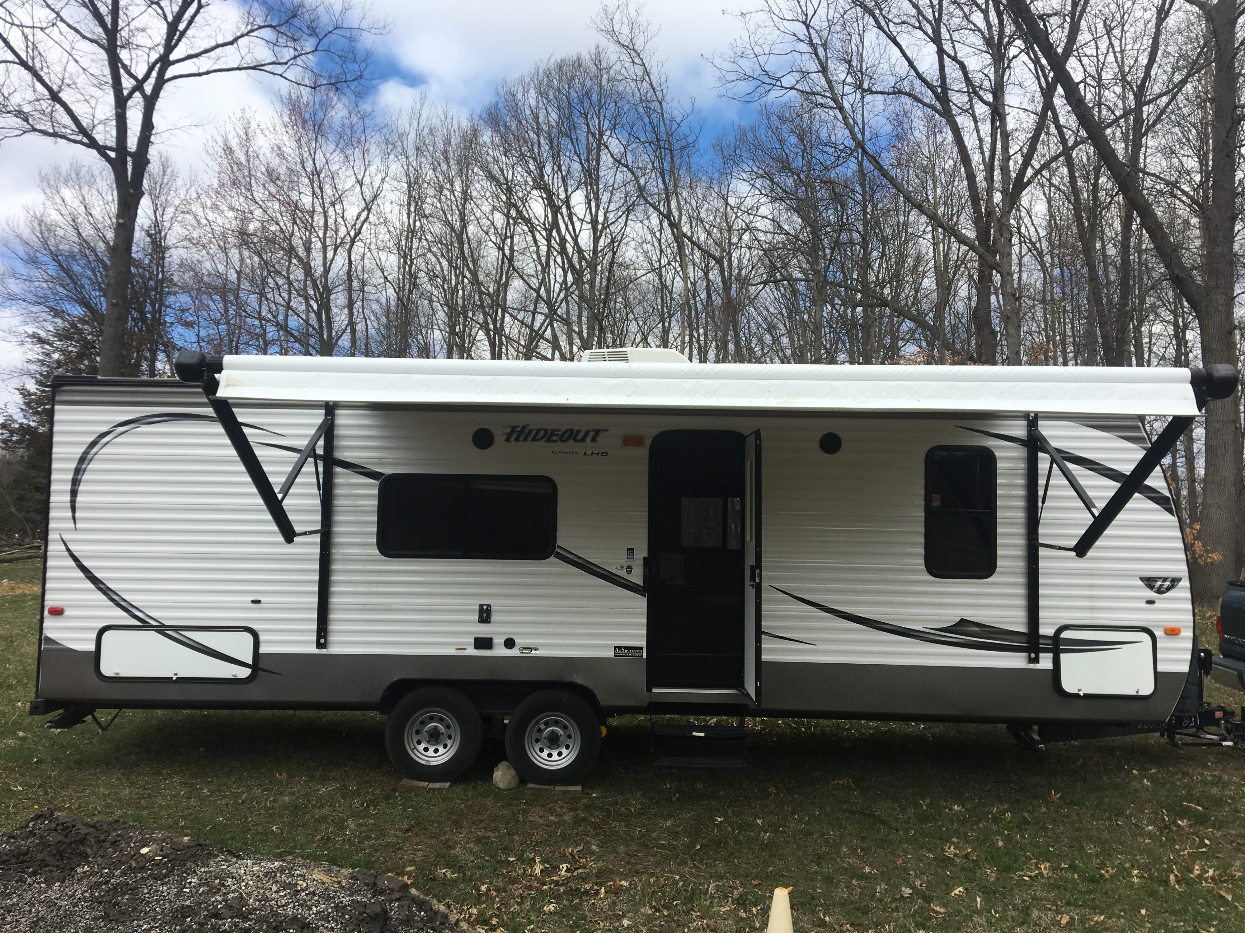 2015 Keystone Hideout 26’ bh