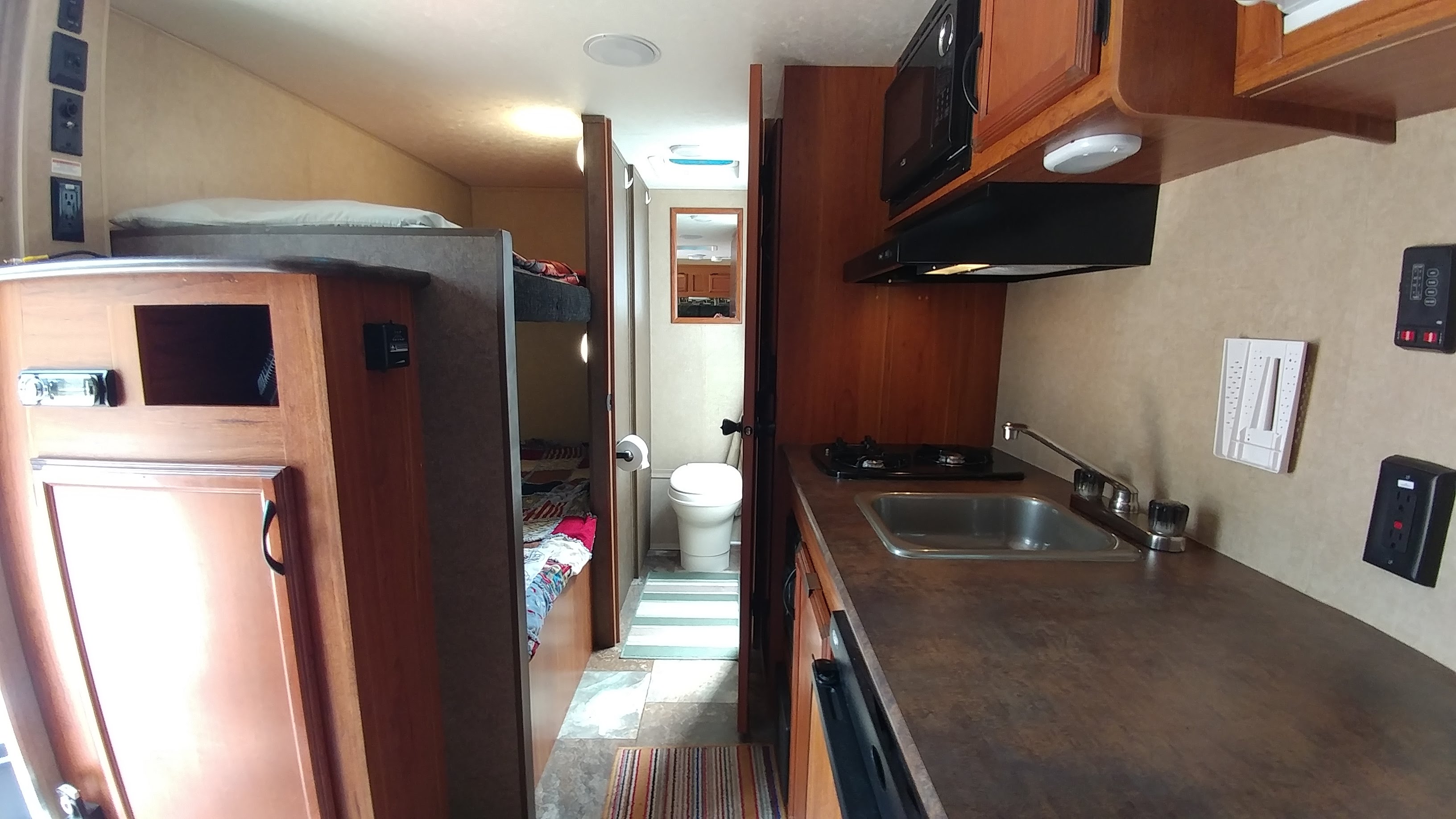 Roomy interior, clean space. Extra long bunk beds.. Starcraft Ar-One 2016
