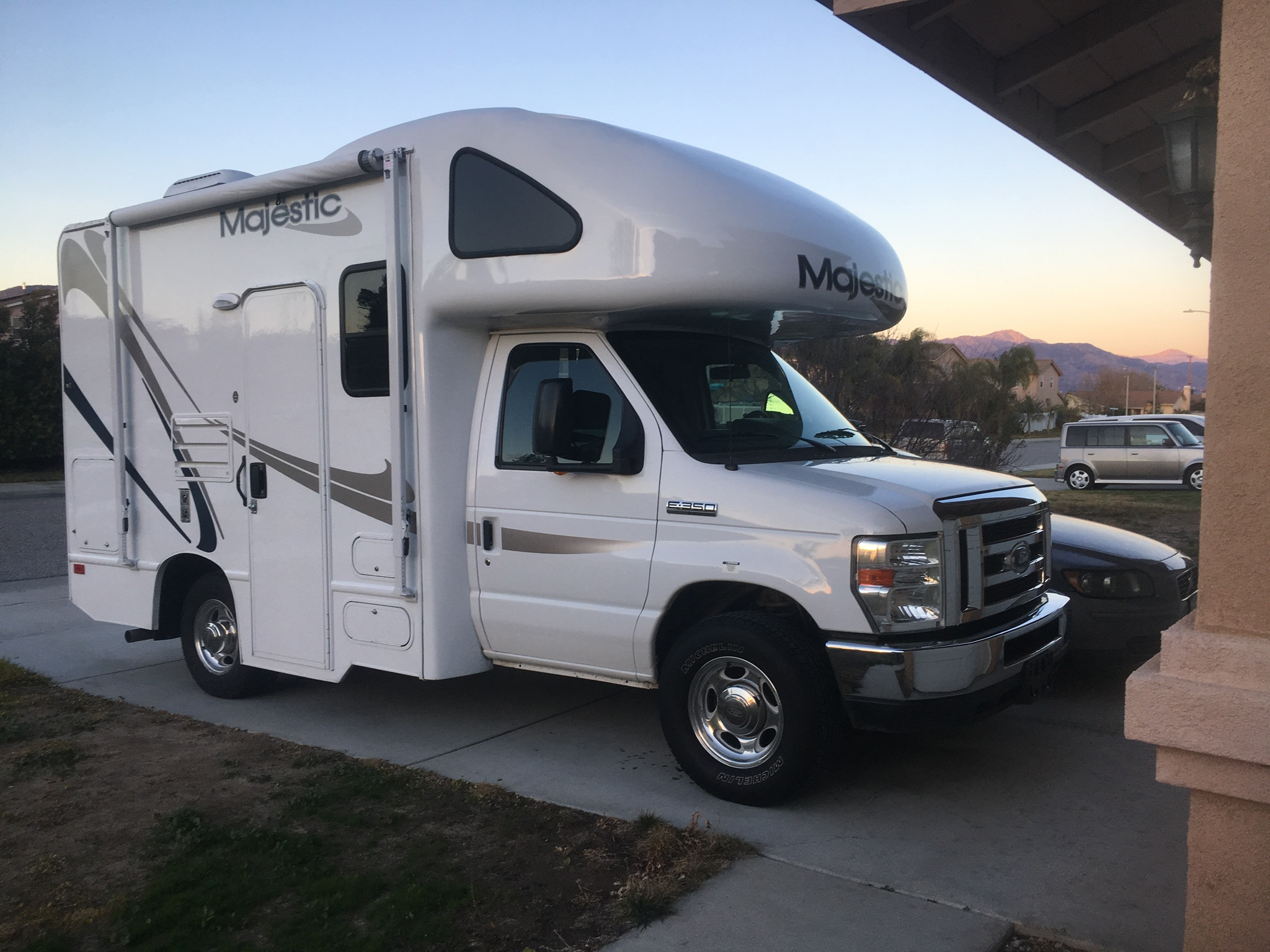 2012 Thor Motor Coach Four Winds Majestic Class C Rental In Rialto Ca