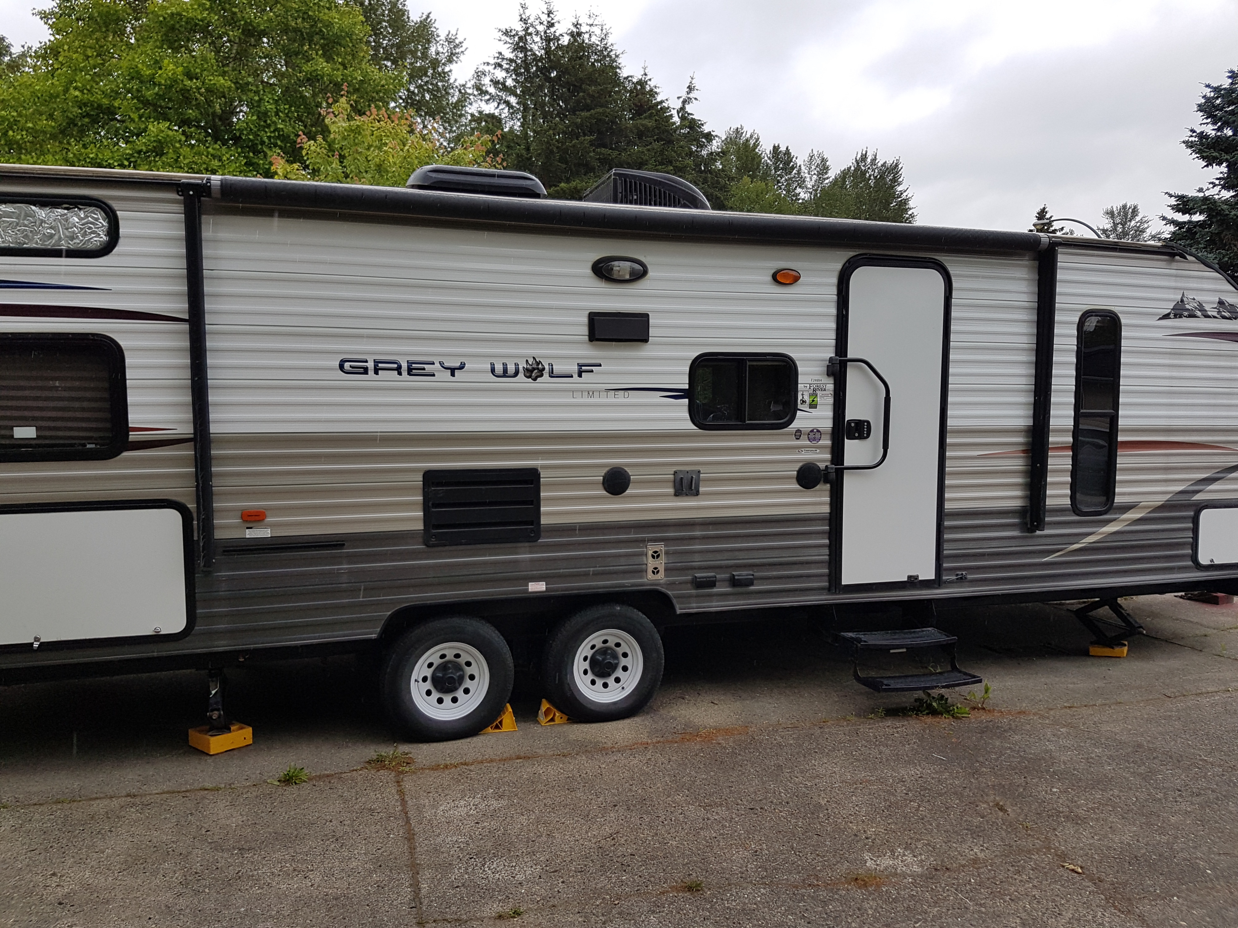 2015 Springdale grey wolf 28bh limited edition