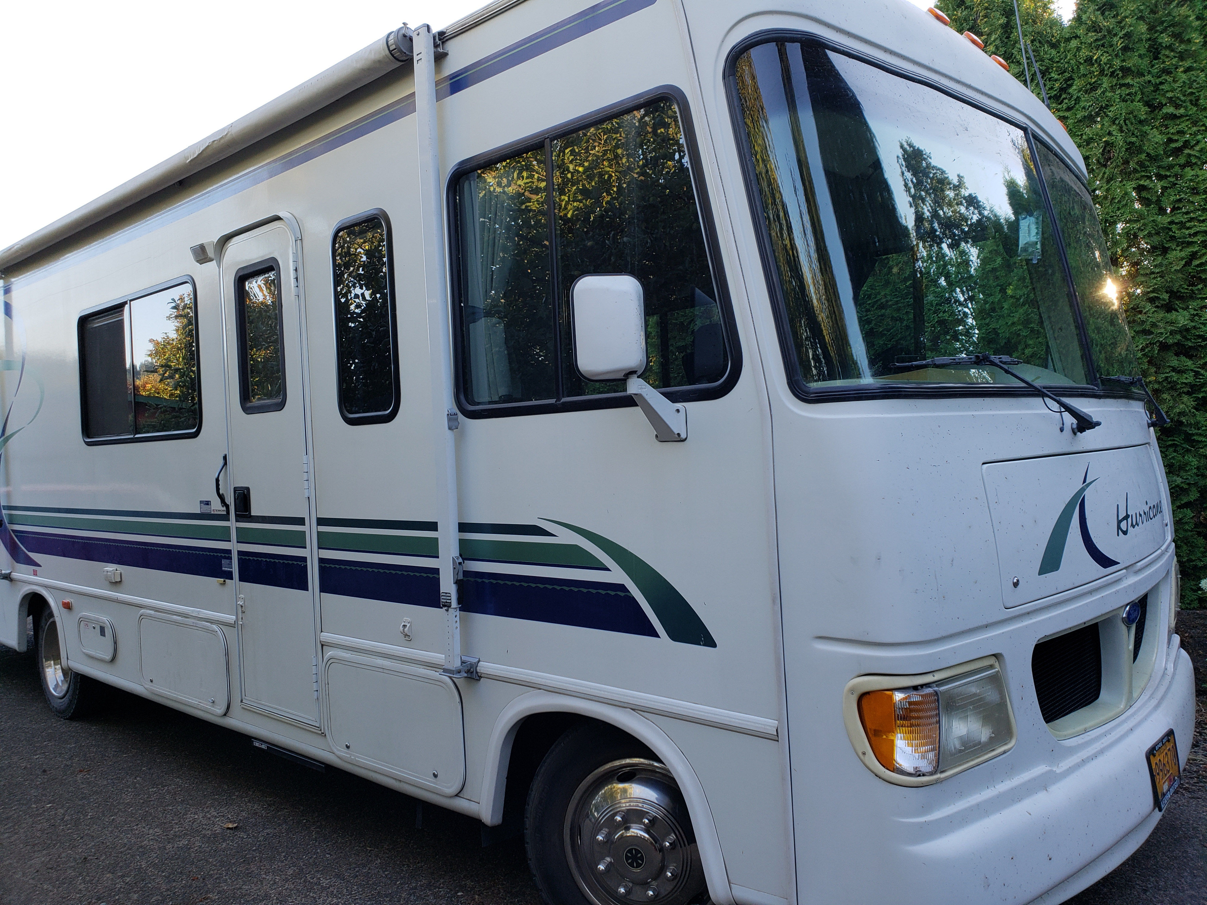 1999 Thor Motor Coach Hurricane Class A Rental in Newberg, OR Outdoorsy