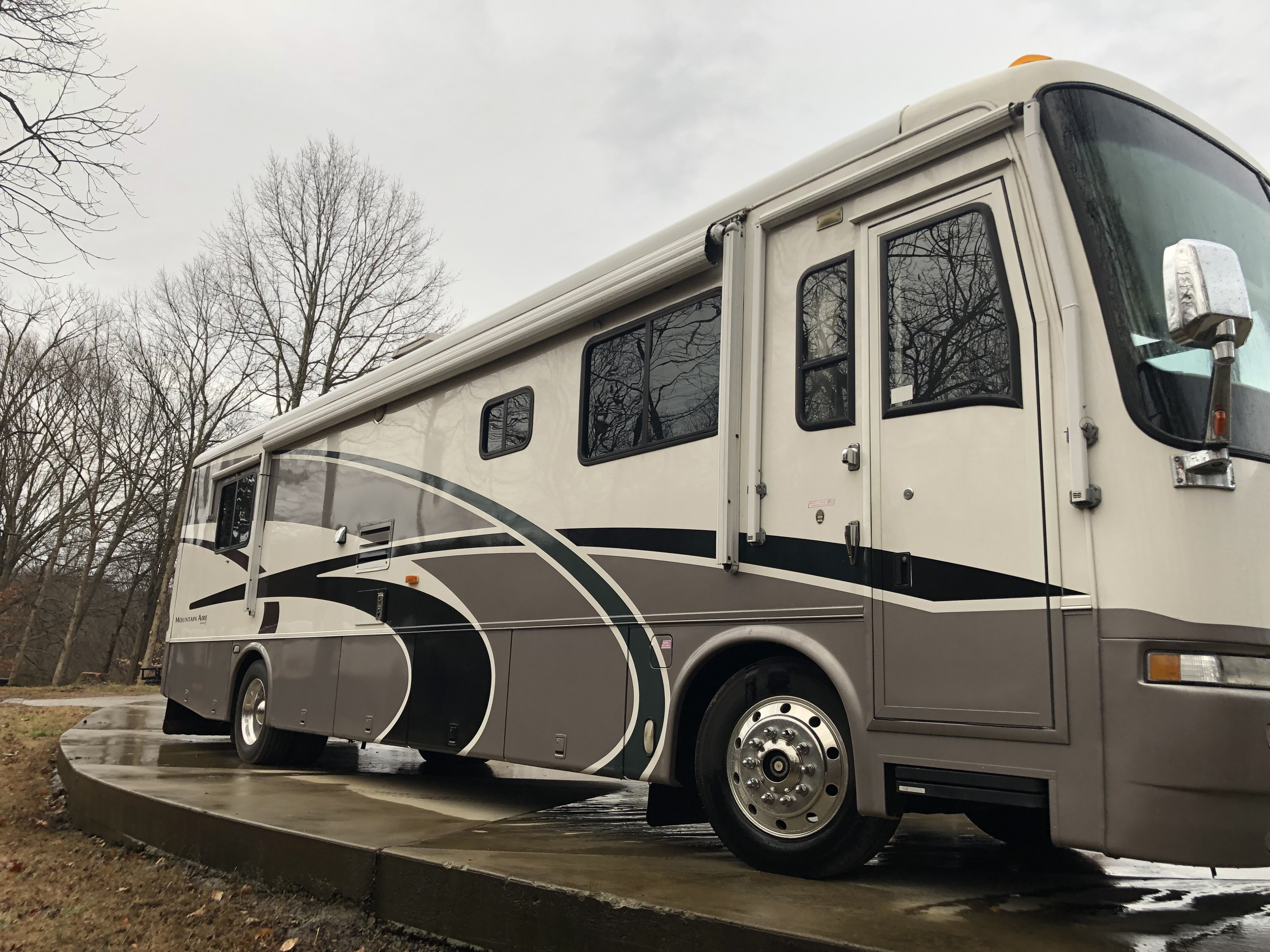 2002 Newmar Mountain Aire Class A Rental in Chapman’s , TN Outdoorsy