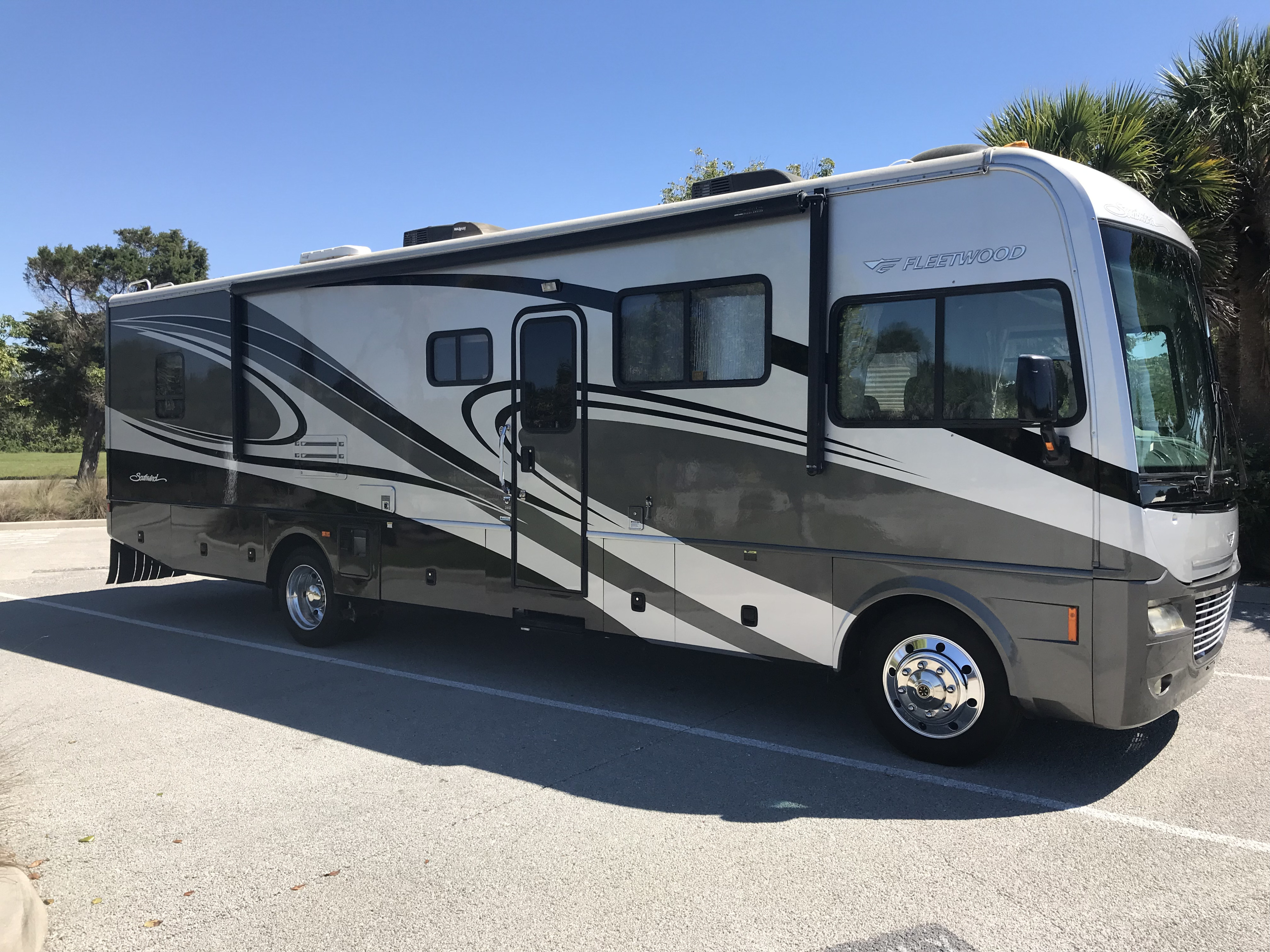 2008 Fleetwood Southwind Class A Rental in Venice, FL | Outdoorsy