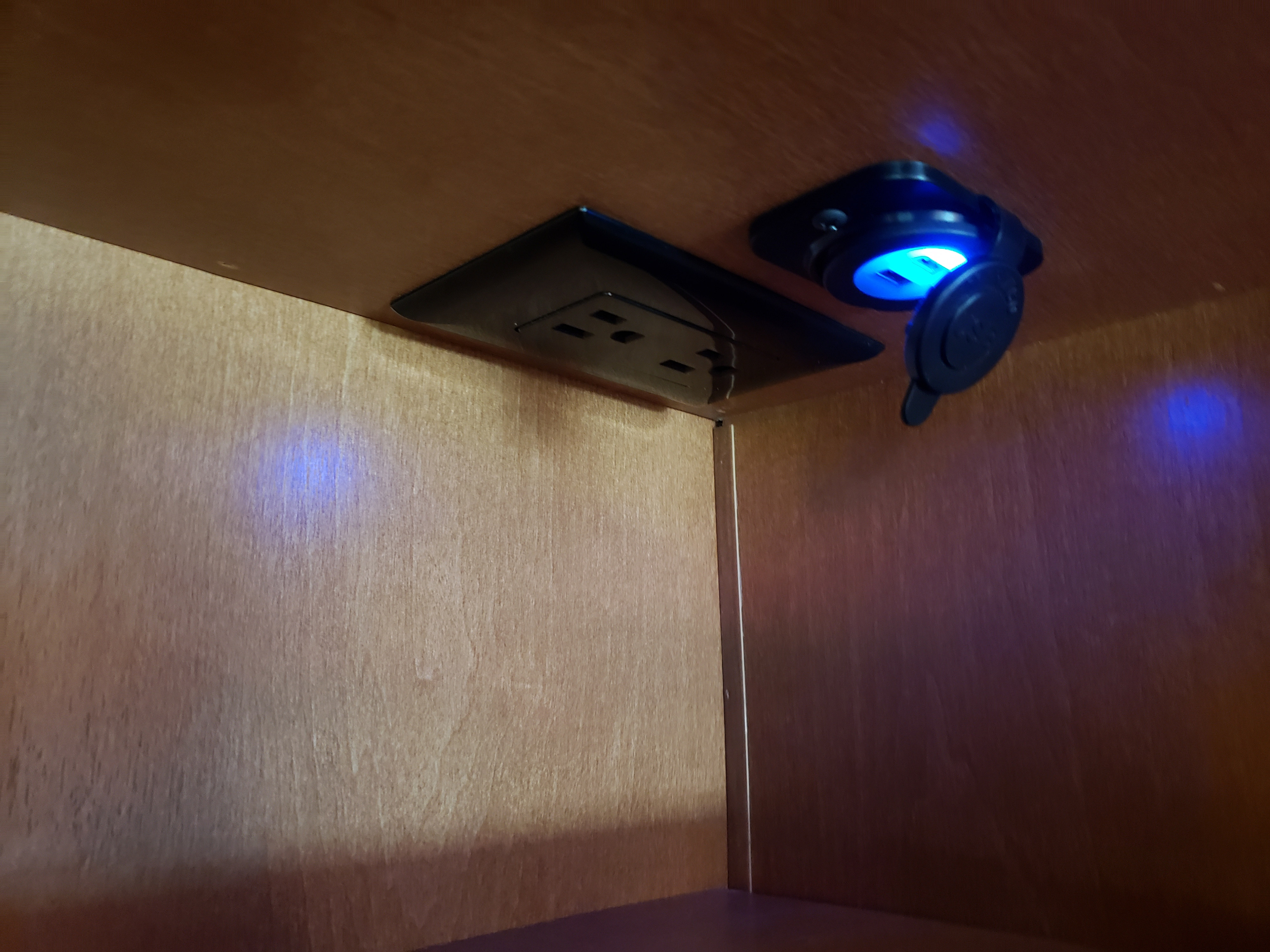 Enjoy an RV rental with handy built-in AC outlets and an illuminated USB port to charge your devices.. Winnebago Minnie Winnie 2018