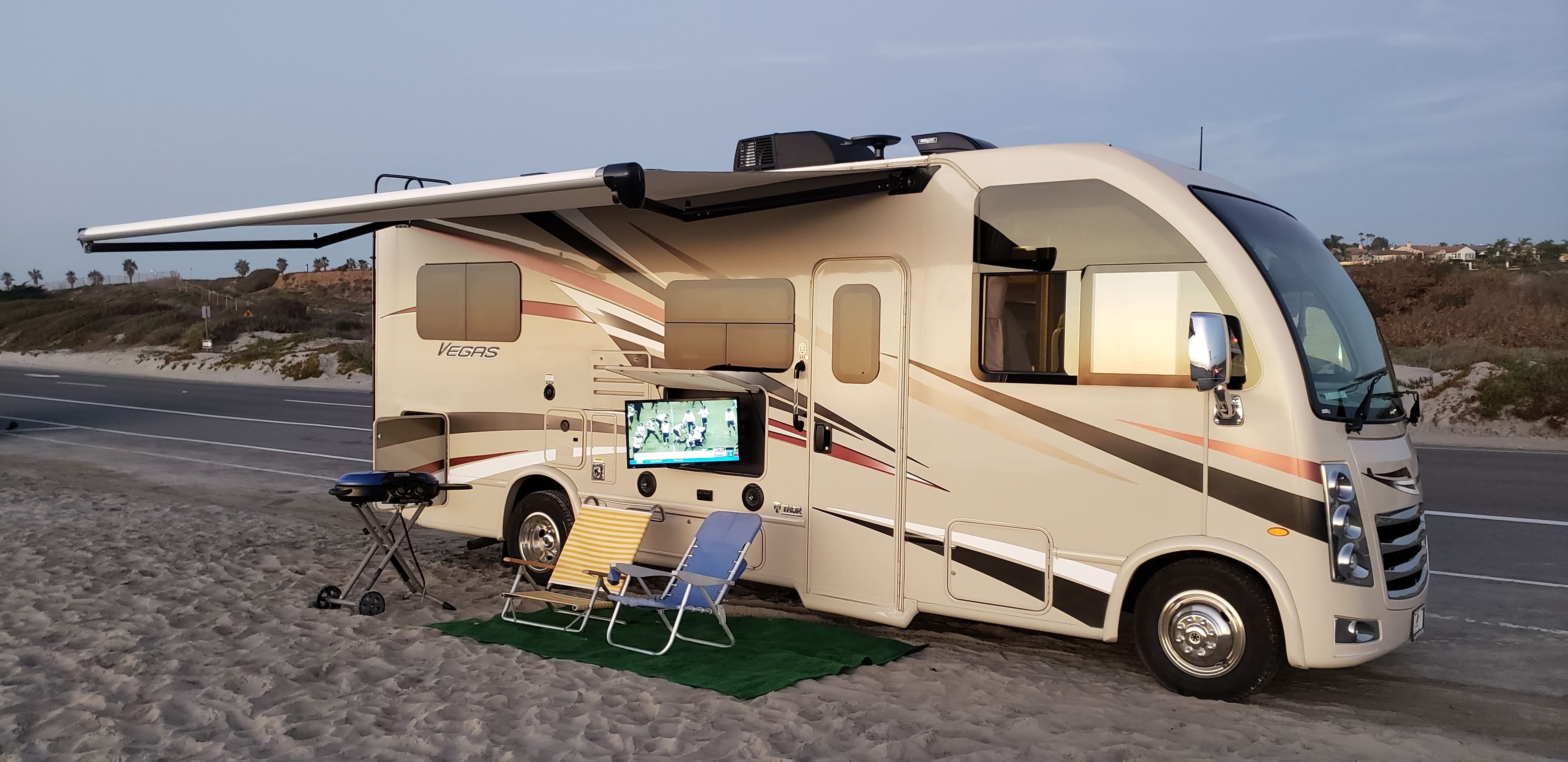 Photos 2018 Thor Motor Coach Vegas Class A Rental in Vista, CA