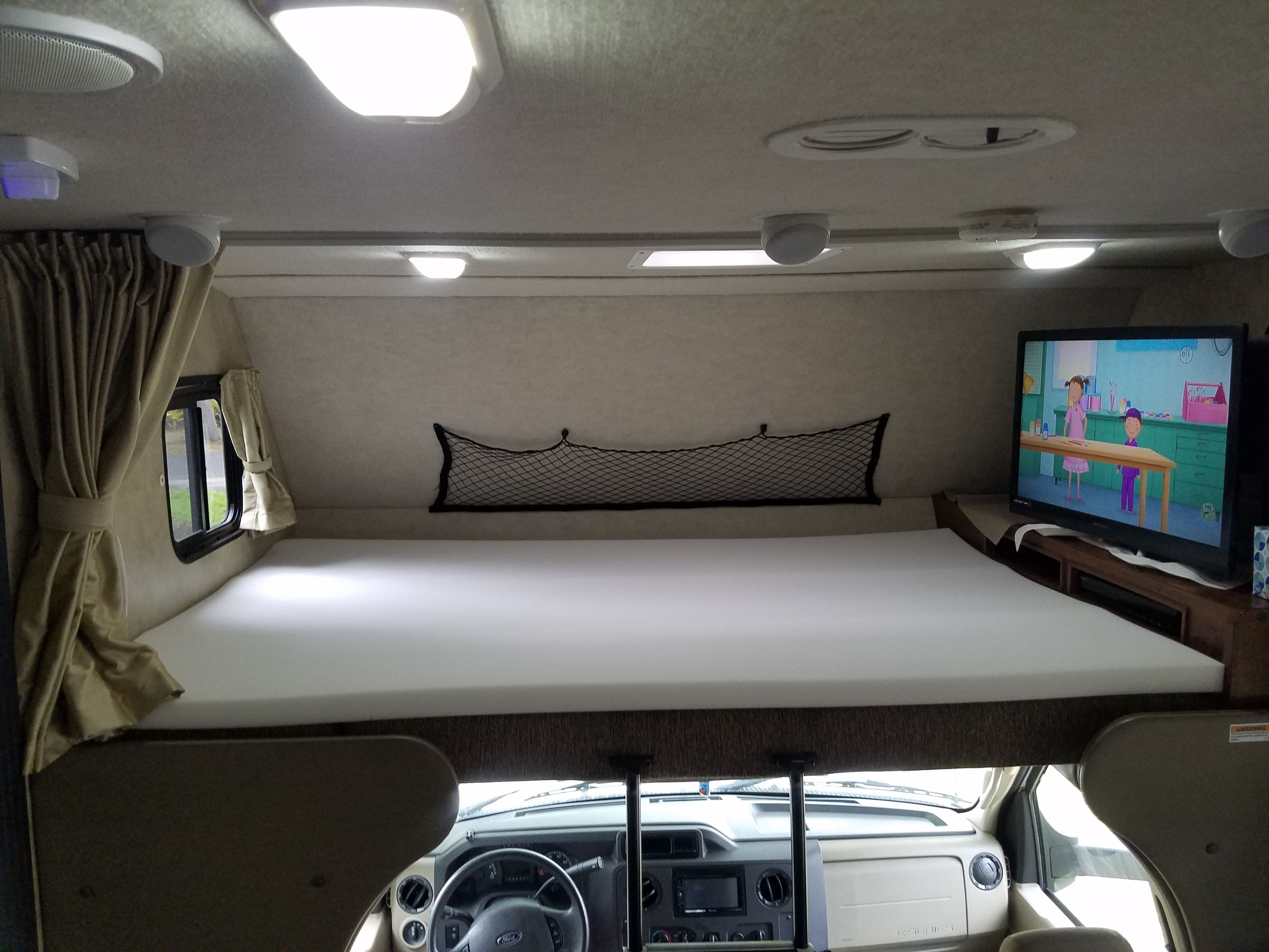 2014 Fleetwood Jamboree Sport Motor Home Class C Rental In