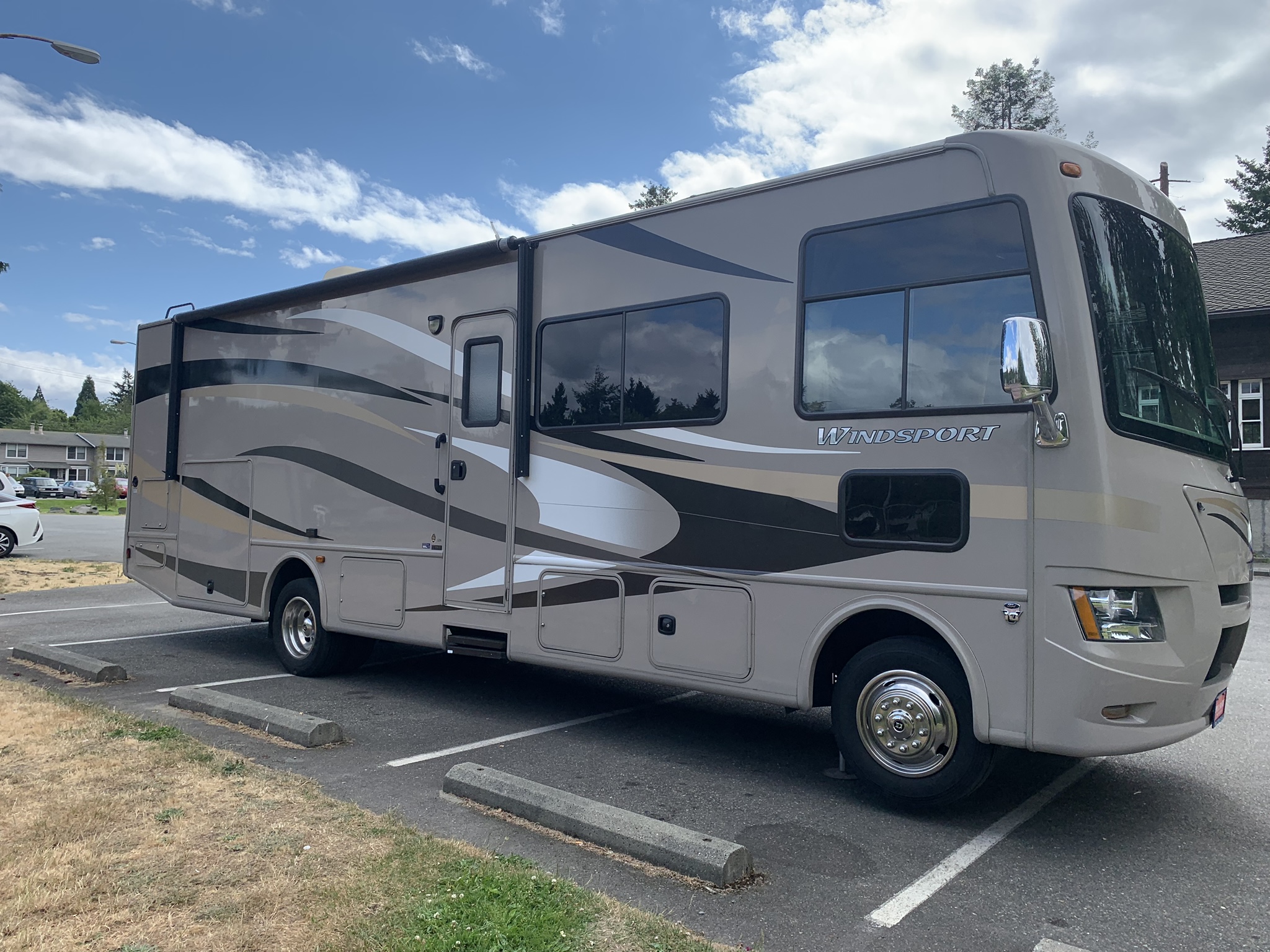 2014 Thor Motor Coach Windsport Class A Rental in Mukilteo, WA Outdoorsy