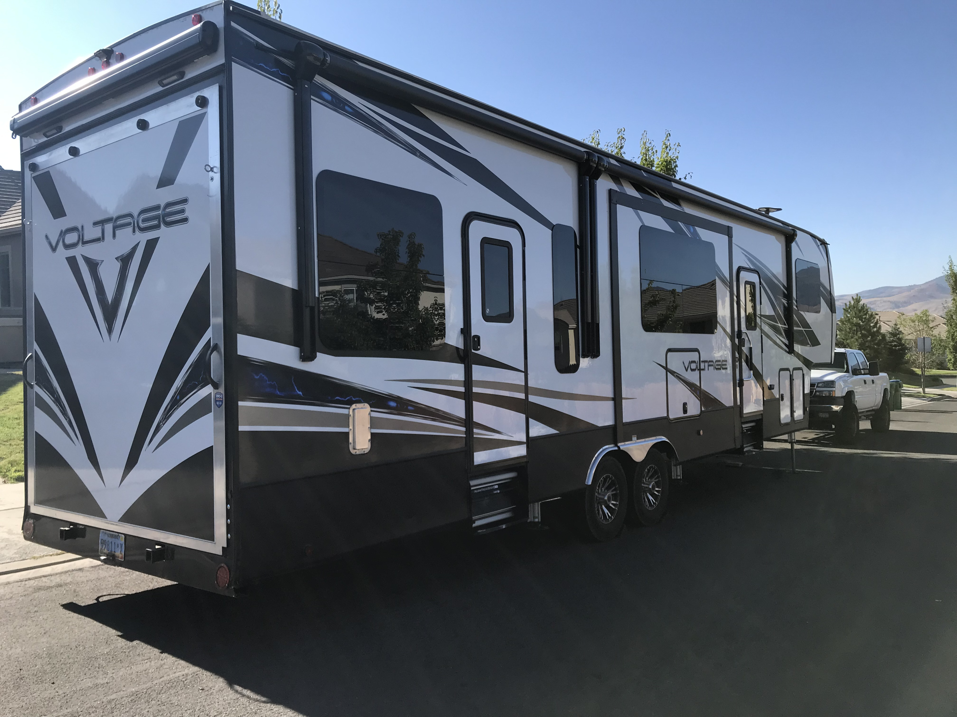 2019 Dutchmen Voltage Motor Home Toy Hauler Rental In Reno Nv