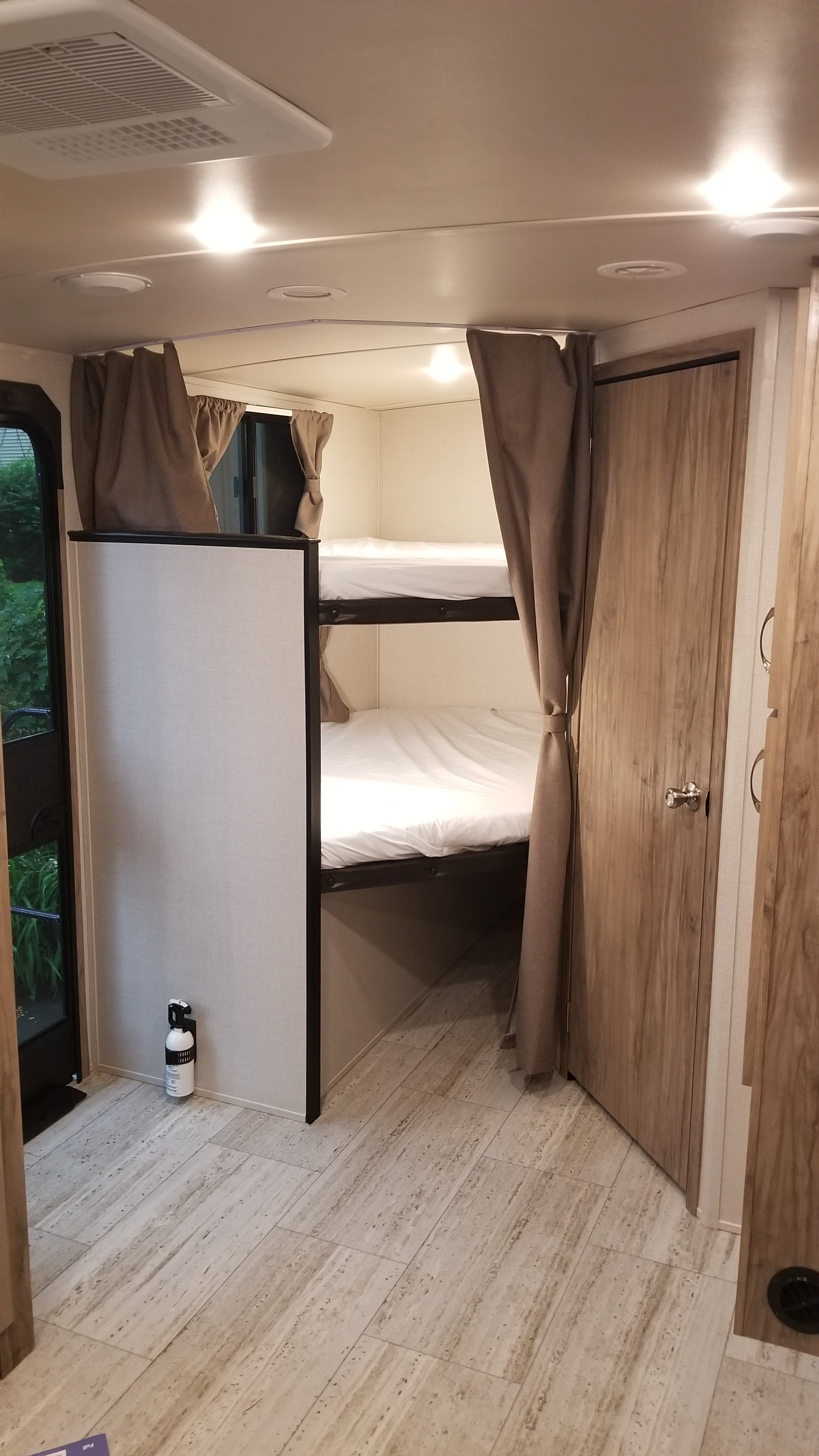 RV rental interior featuring clean, comfortable bunk beds and safety extinguisher. Ideal for family travel.. Palomino Solaire Ultra Lite 268BHSK 2020