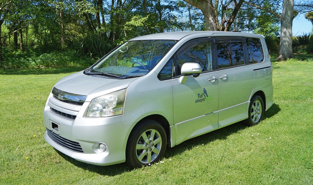 Toyota voxy 2012