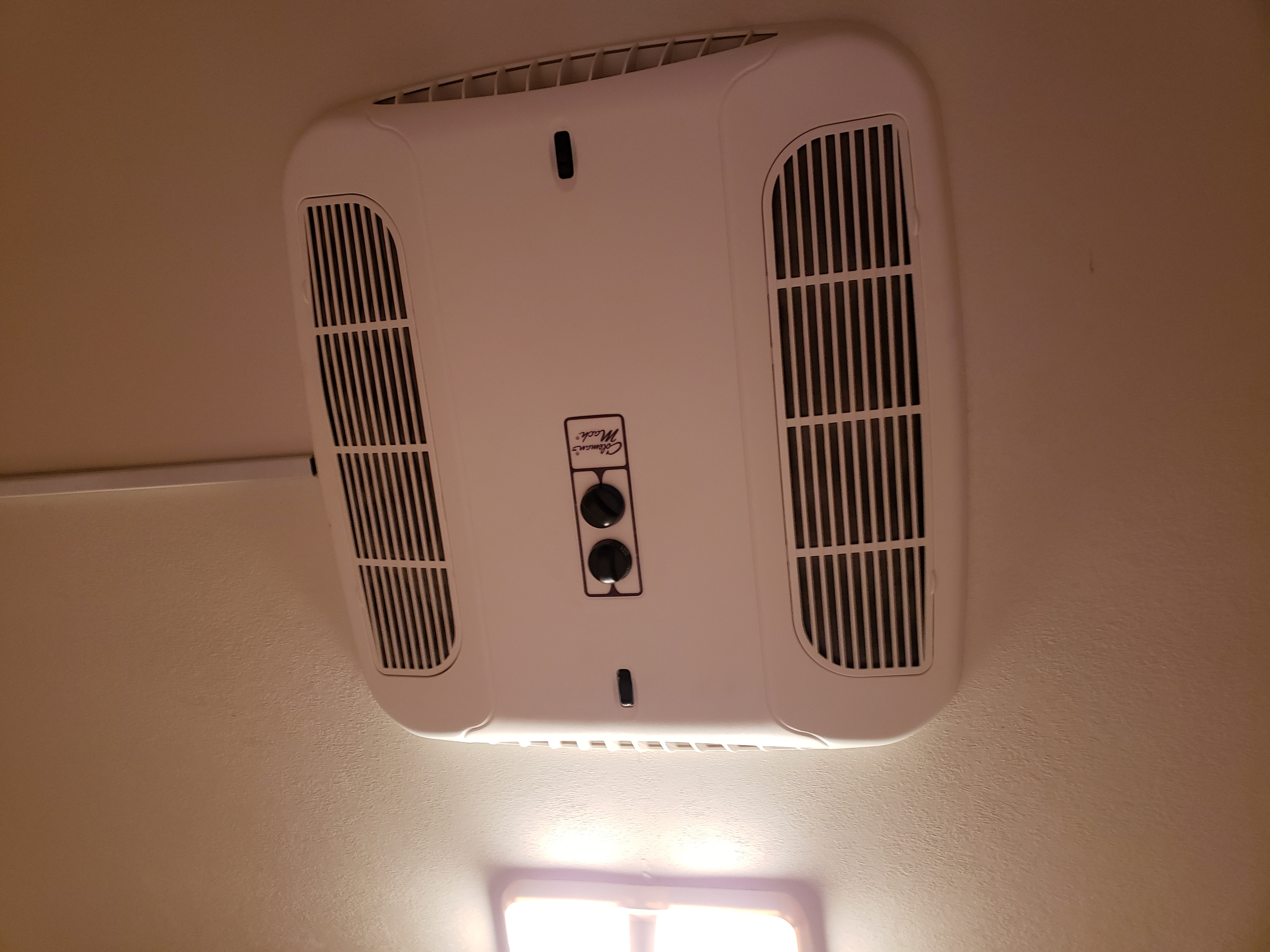 Bedroom air conditioner. Coachmen Mirada 2000