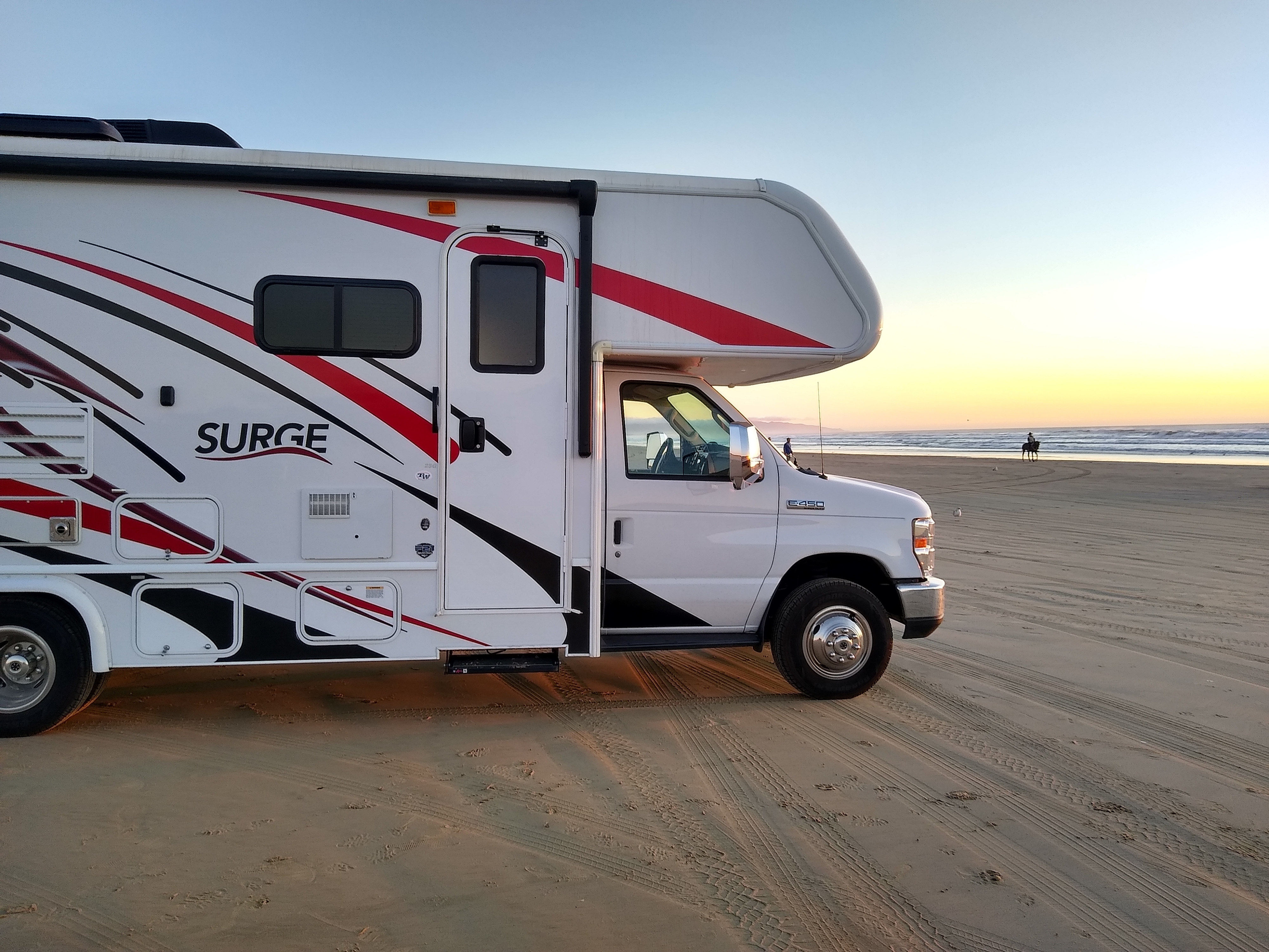 2018 Fleetwood Surge