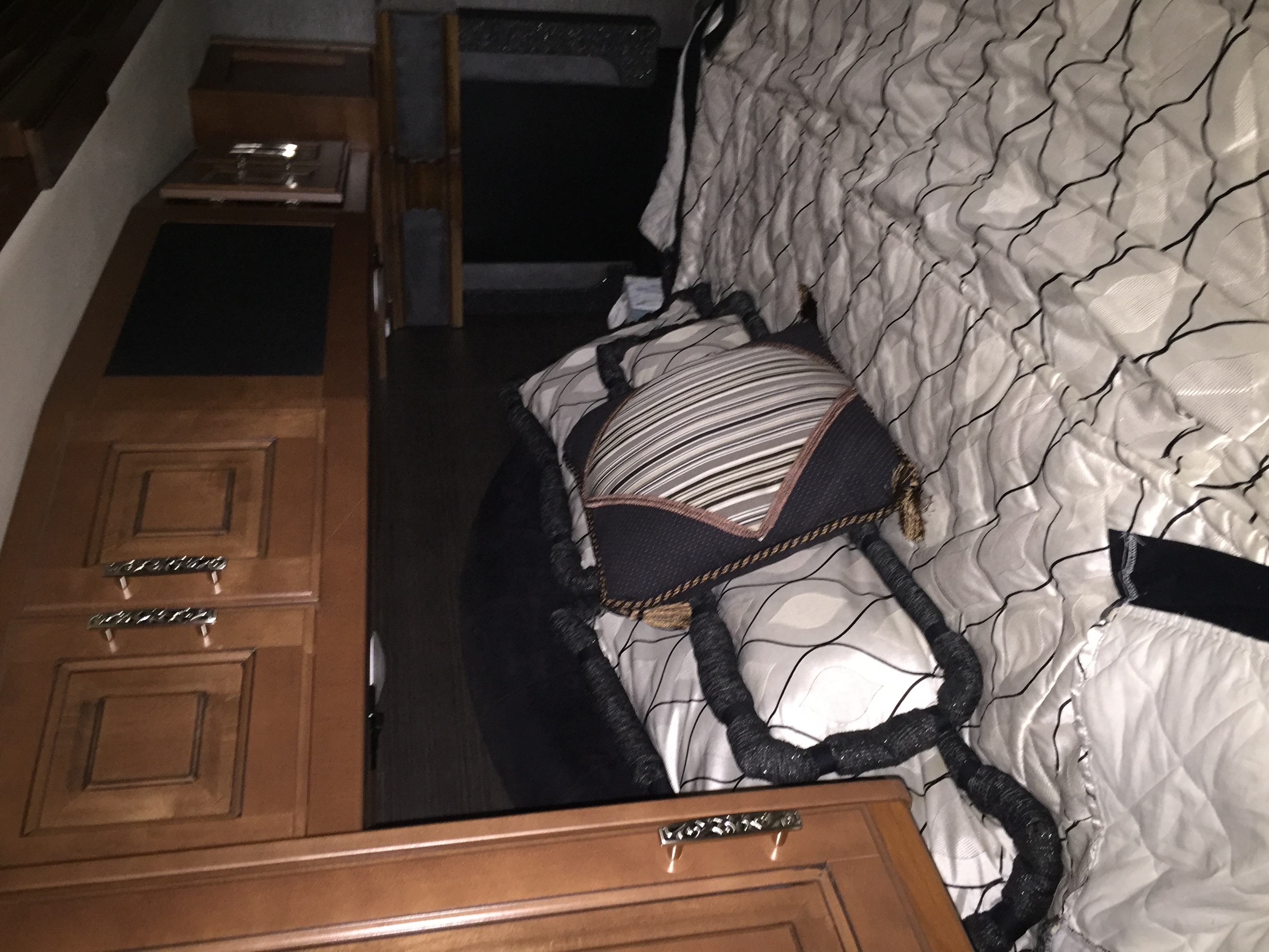 Head of king sized bed. . Fleetwood Discovery 2014