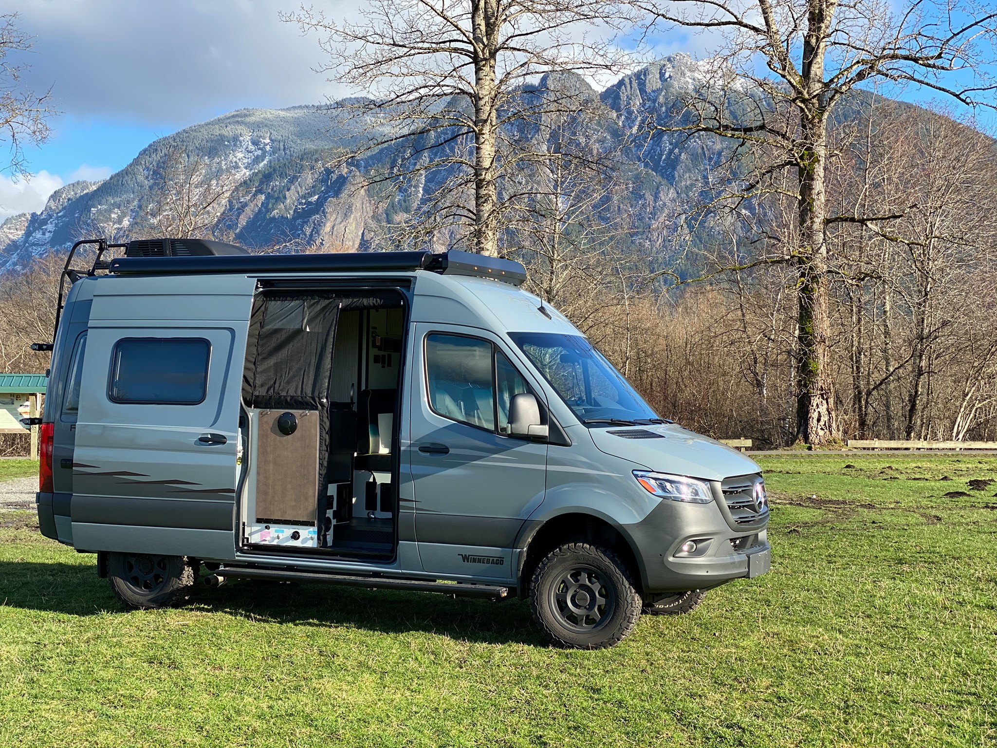 Photos 2020 Winnebago Mercedes Sprinter Camper Van Rental in