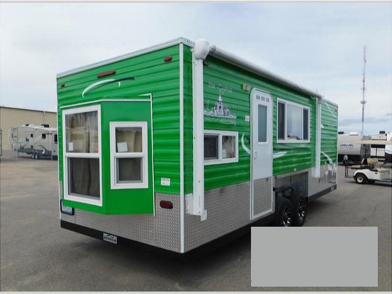 2016 Ice Castle Fish Houses Rv Edition Hybrid Trailer Rental in Buffalo
