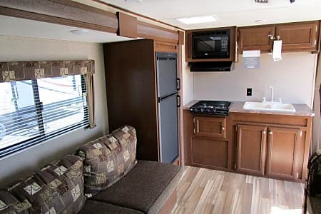 2018 25RSO Slide-out. dbl/dbl bunks & Queen bed