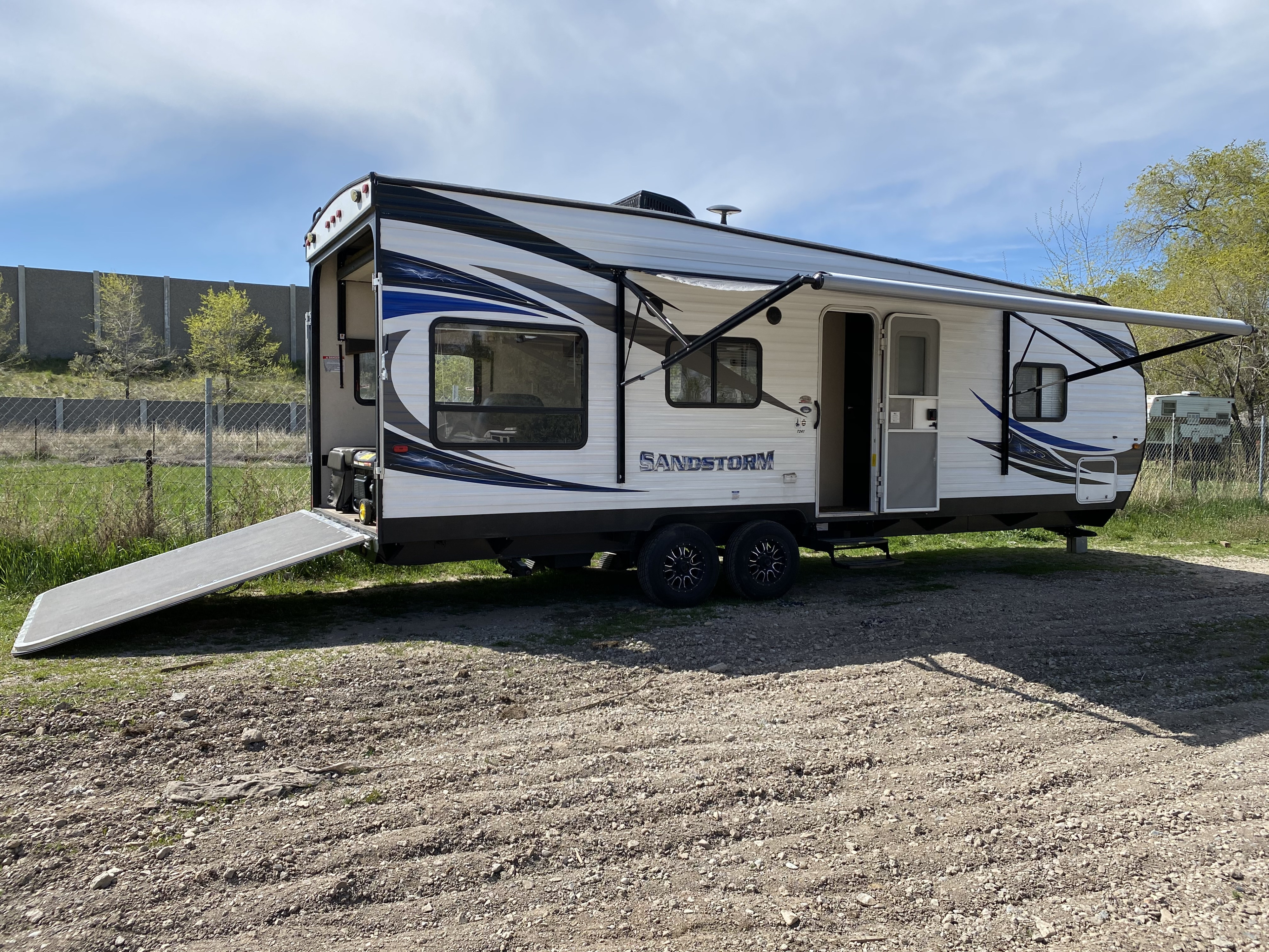 Toy hauler RV Rental 