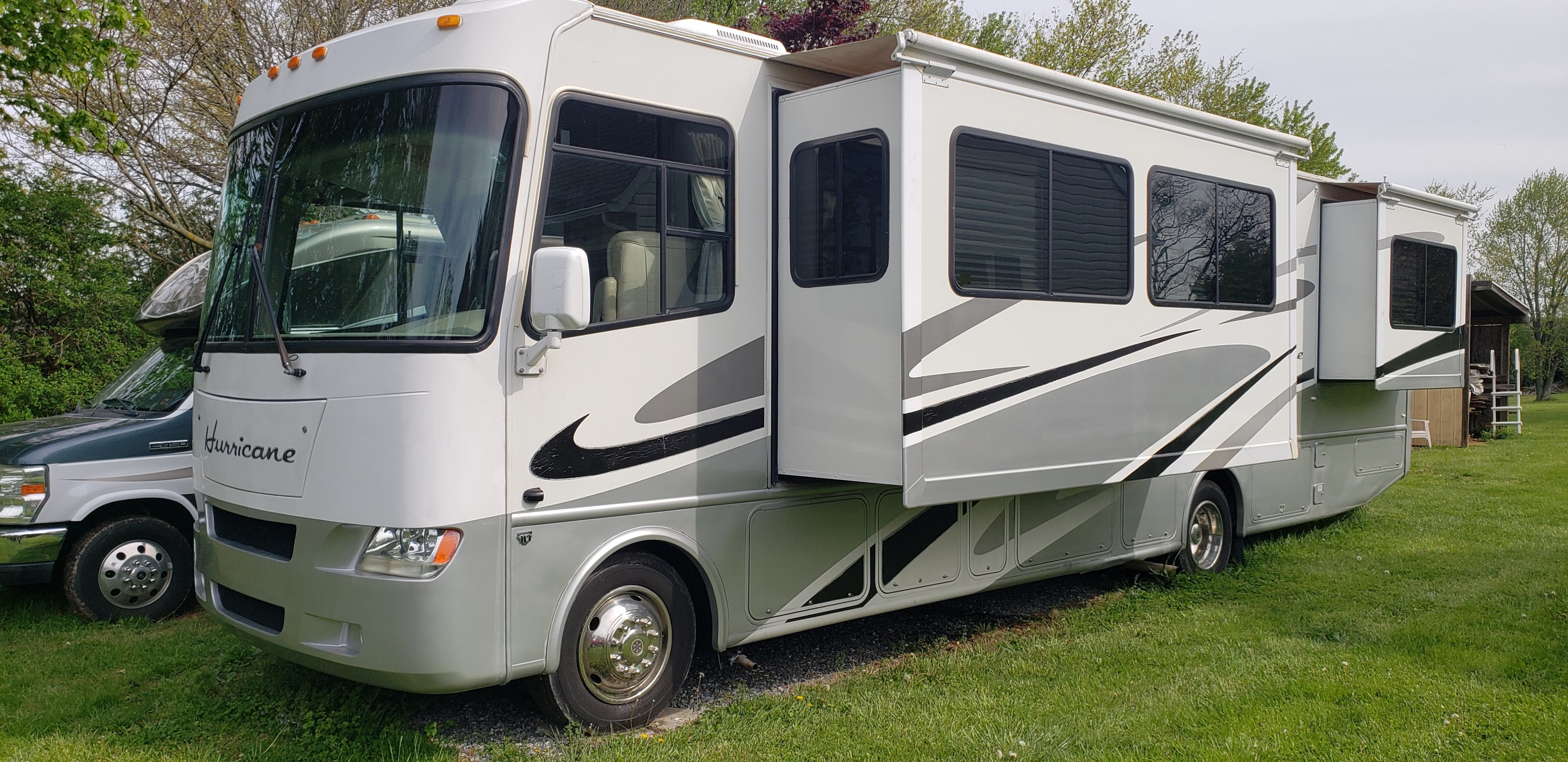 Photos | 2006 Thor Motor Coach Hurricane 34N Class A Rental in Glen Rock, PA | Outdoorsy Photos | 2006 Thor Motor Coach Hurricane 34N Class A Rental in Glen Rock, PA | Outdoorsy