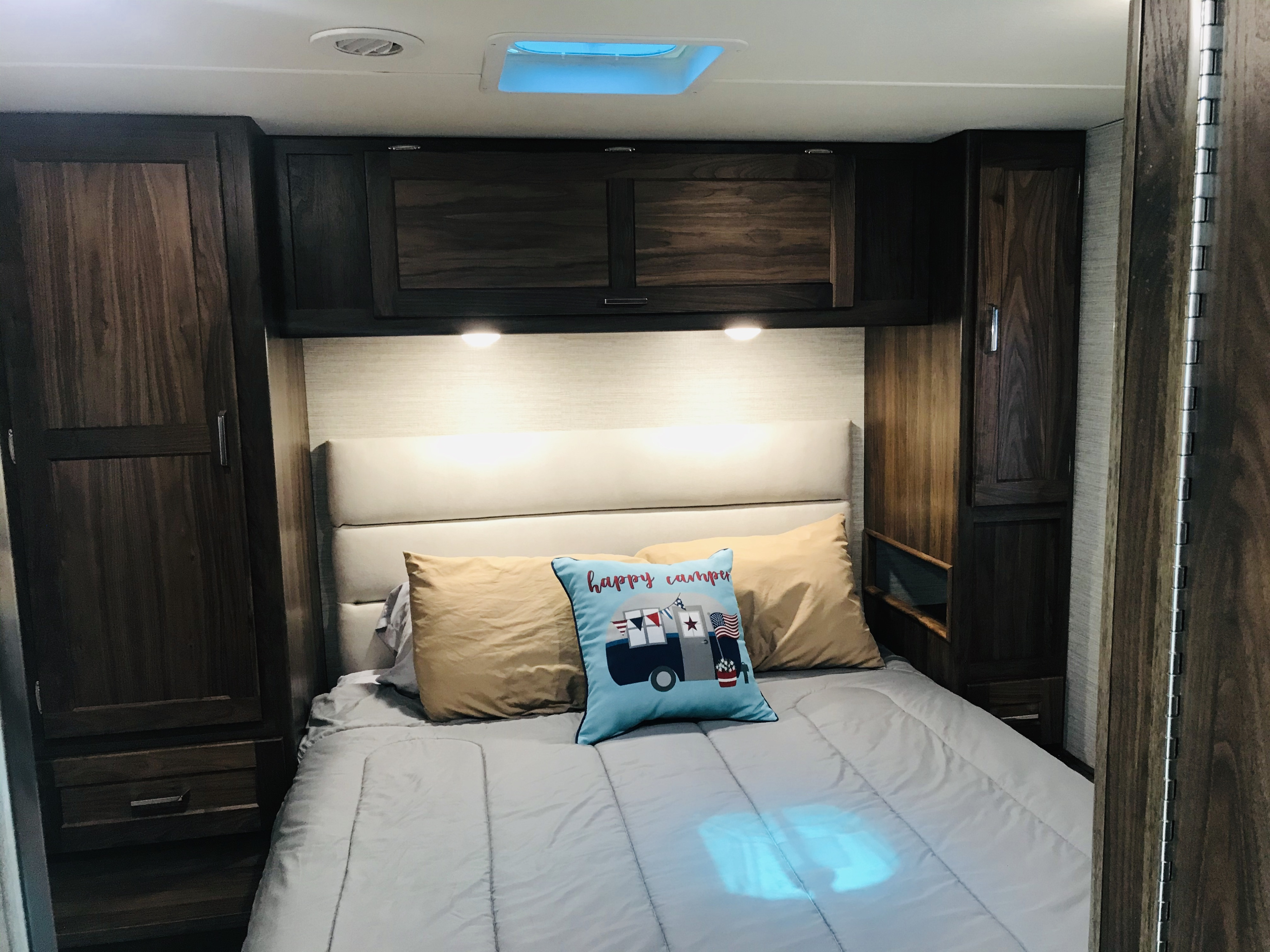 Cozy RV rental bedroom with comfy bed, ample storage cabinets, and a bright skylight. Ready for your adventures.. Winnebago Minnie Winnie 2020