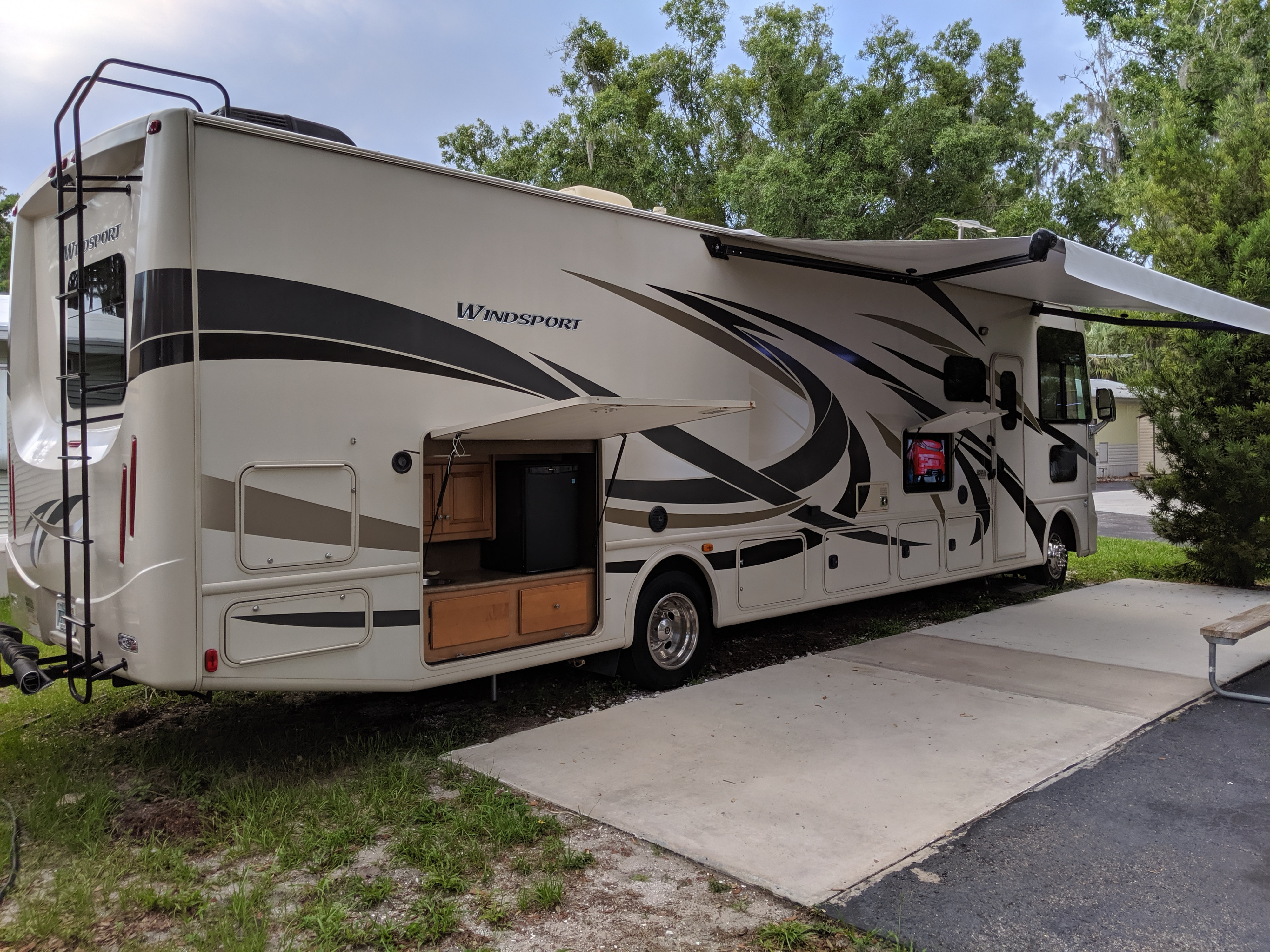 2016 Thor Motor Coach Windsport Class A Rental in ELLENTON, FL | Outdoorsy