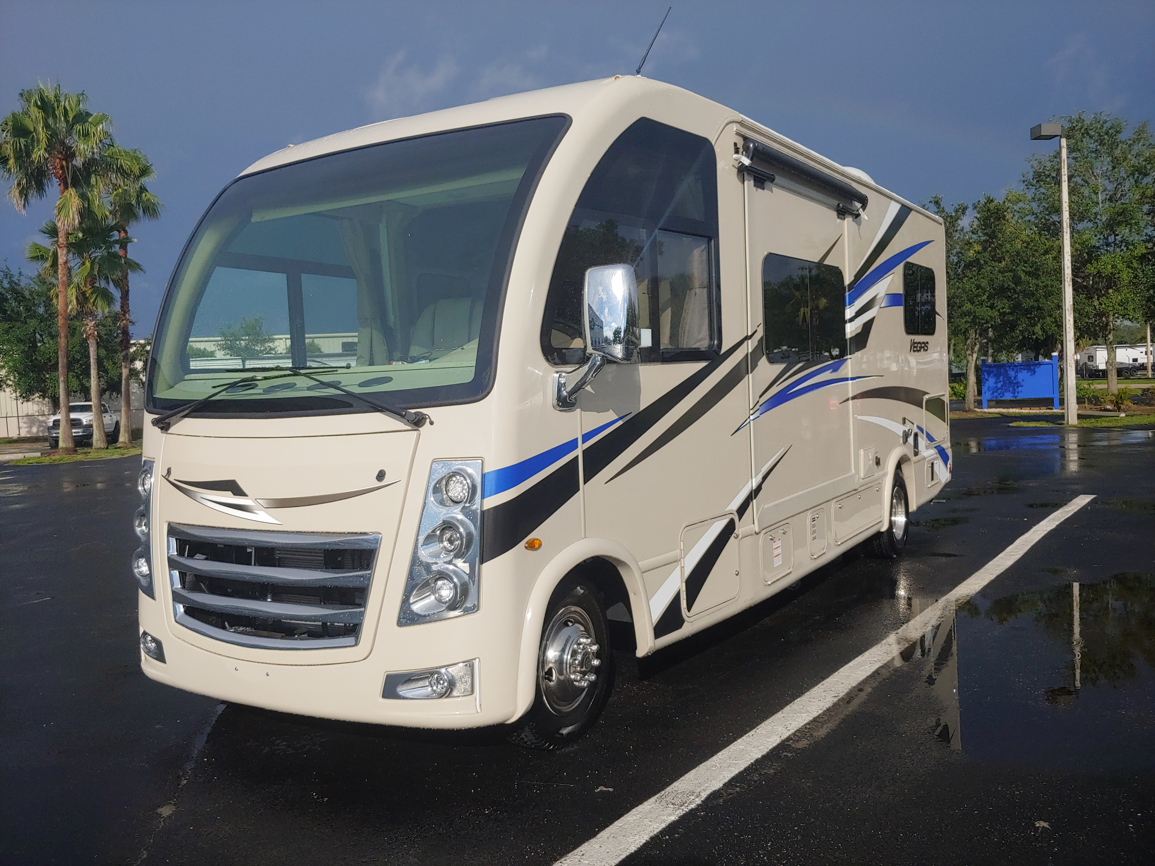 Photos | 2020 Thor Motor Coach Vegas  Class A Rental in Miami, FL |  Outdoorsy