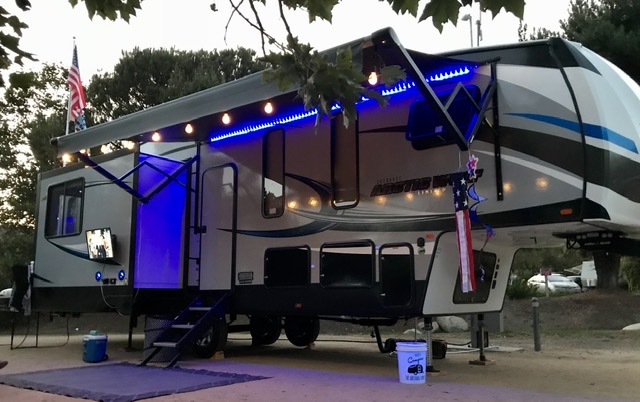 Fully Equipped RV- Perfect for Families or Couples