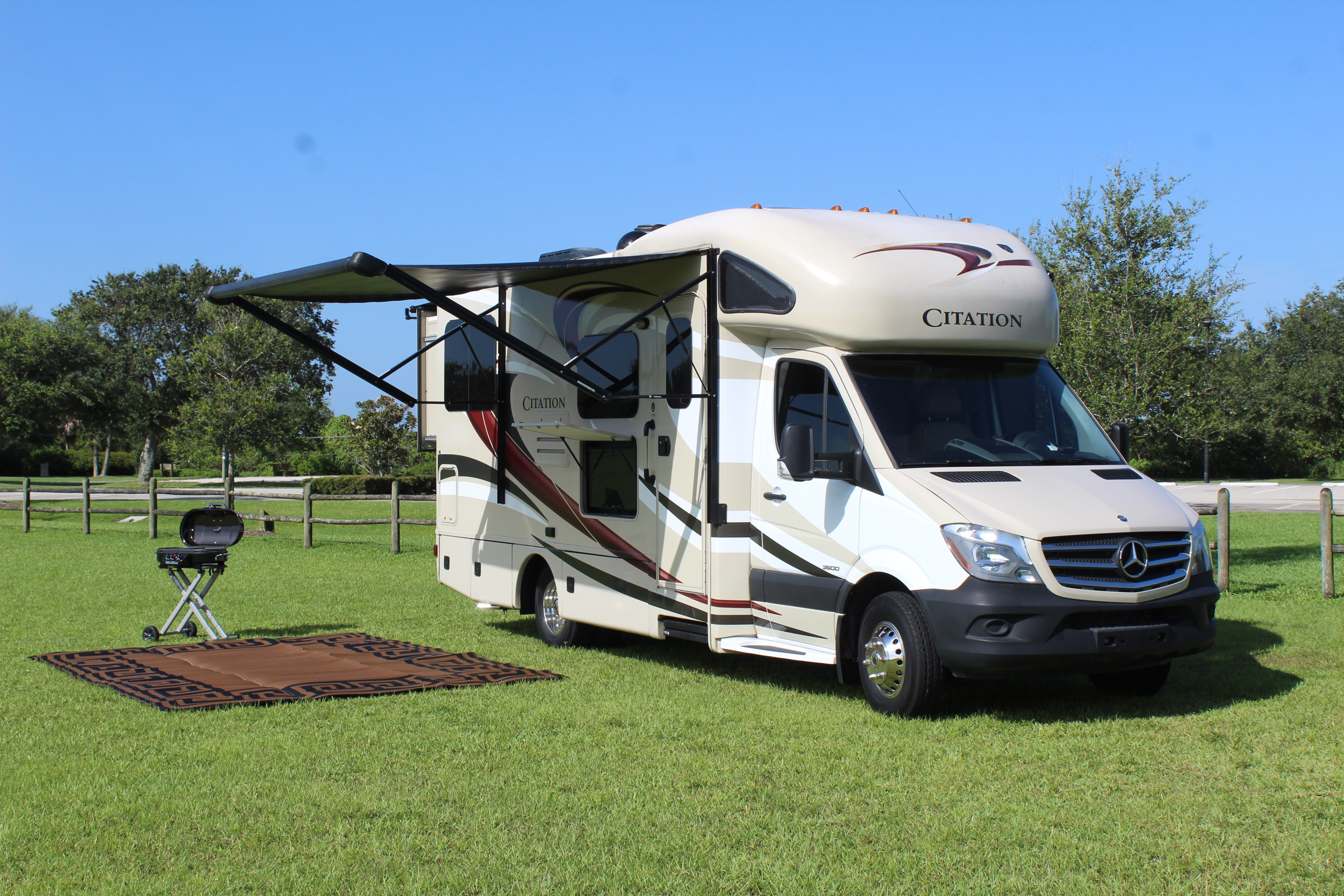 16 Mercedes Thor Motor Coach Citation Motor Home Capucine Rental In Vero Beach Fl Outdoorsy