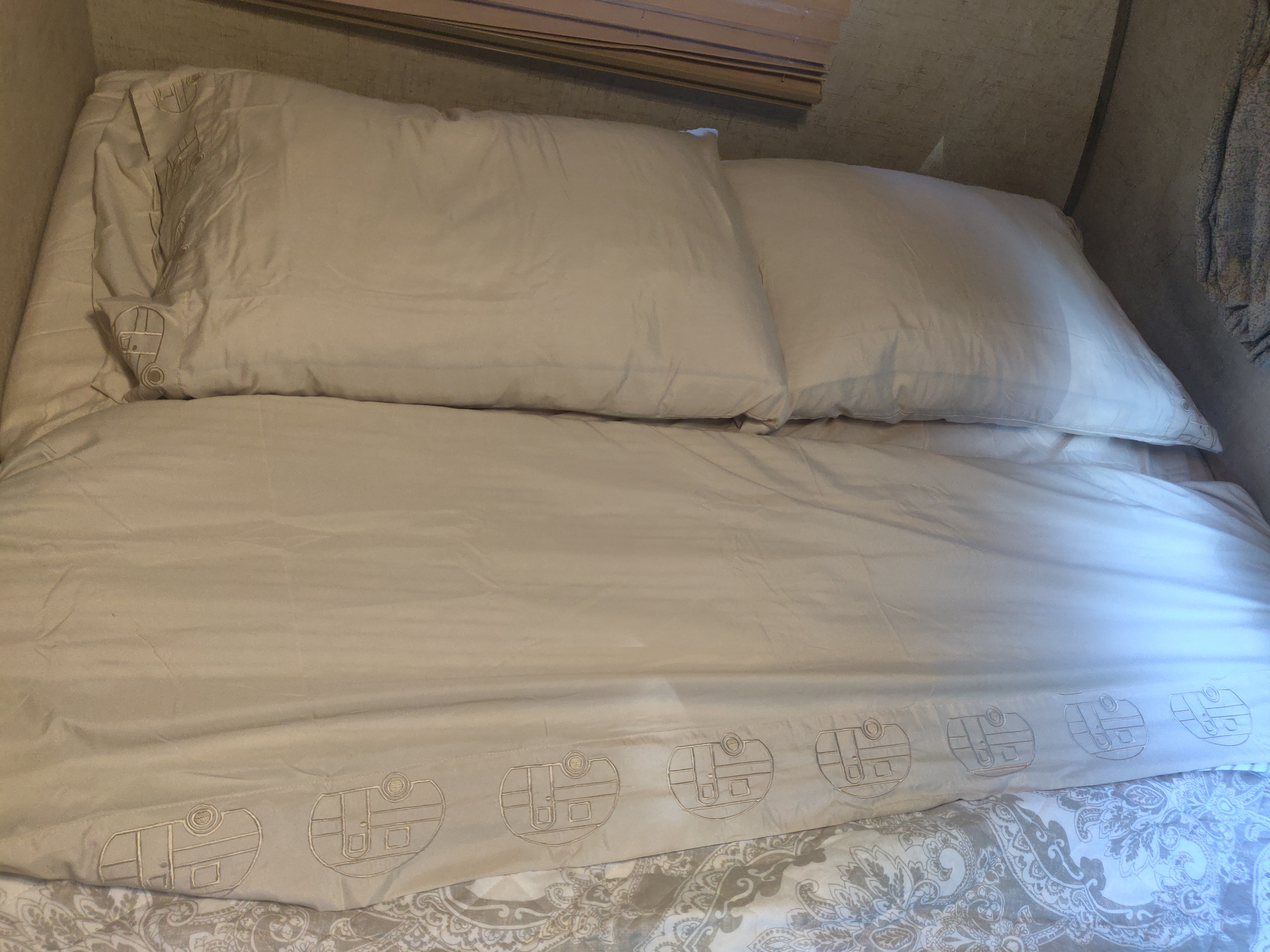 Linens available . Forest River R-Pod 178 2015