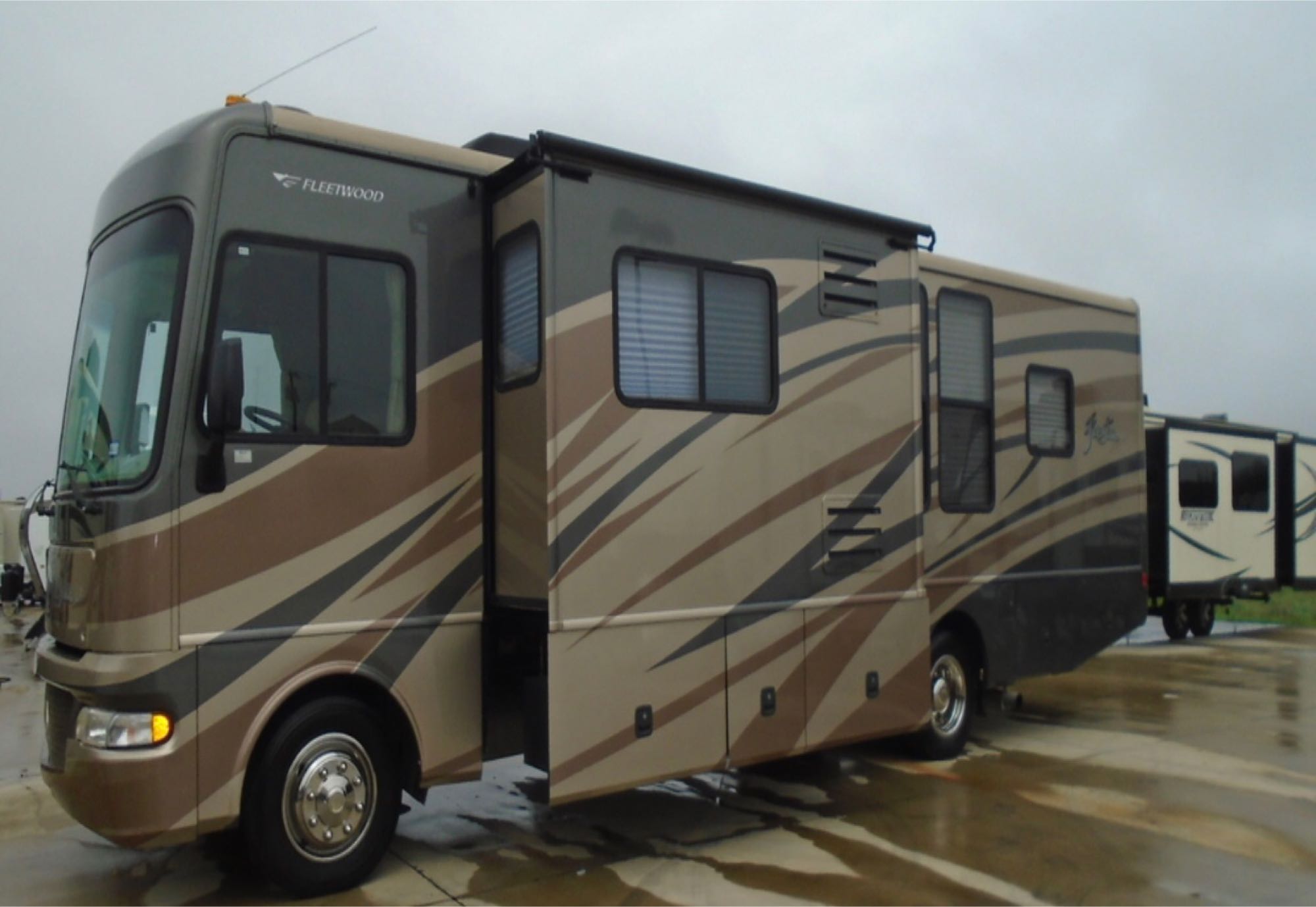 2007 Fleetwood Fiesta Class A Rental in Fort Worth, TX Outdoorsy
